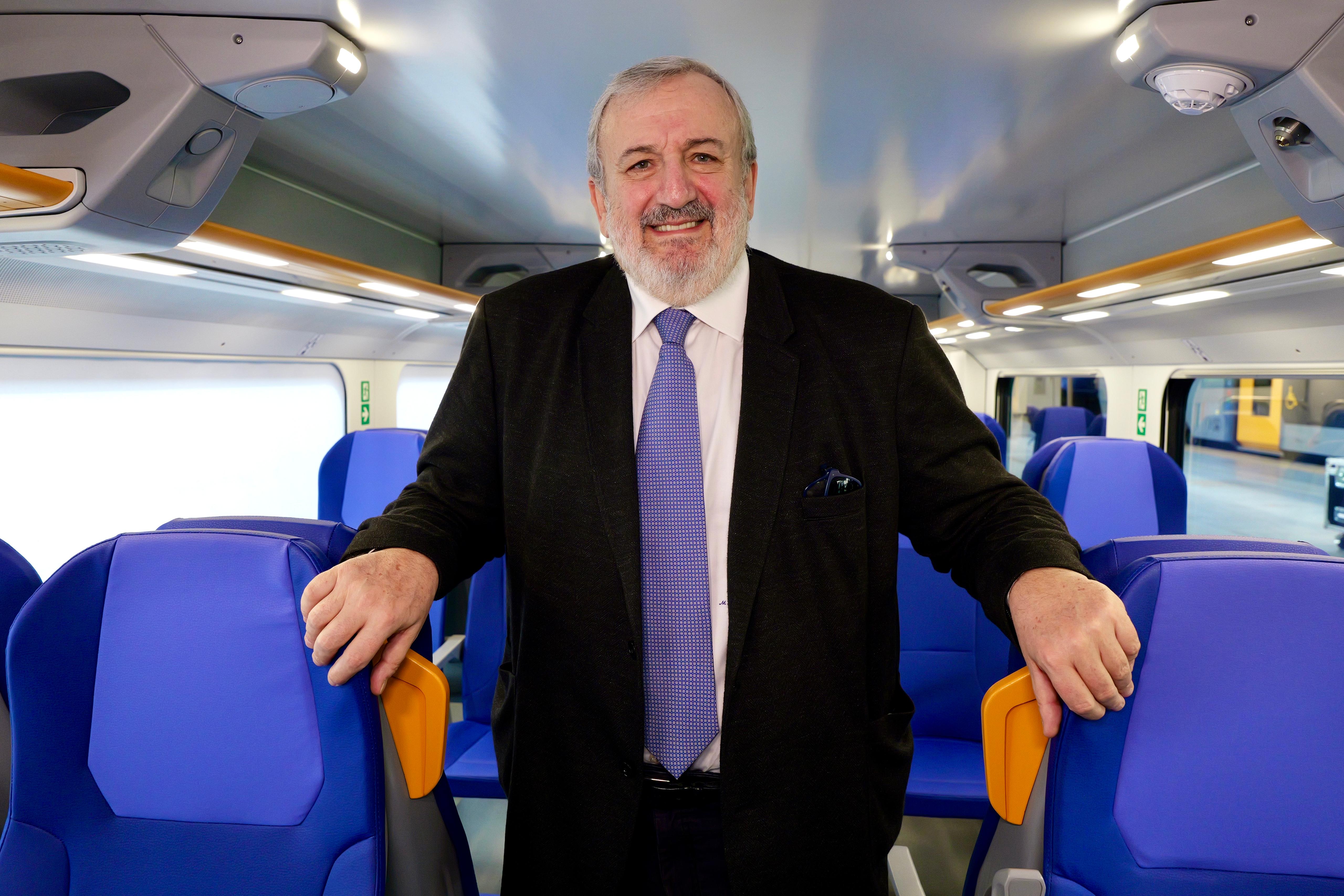 Galleria Trasporti, presentati i due nuovi treni elettrici a due piani del Regionale di Trenitalia - Diapositiva 12 di 24