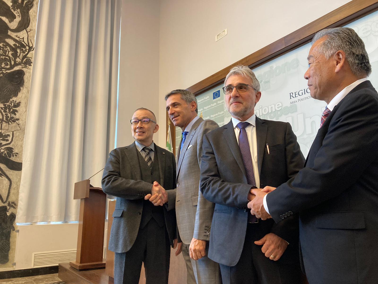 Galleria Patto di Amicizia tra Regione Puglia e la Prefettura di Saga: oggi a Bari una delegazione di 20 sindaci giapponesi per siglare un accordo di cooperazione e partenariato in ambito agricolo e agroalimentare - Diapositiva 1 di 12