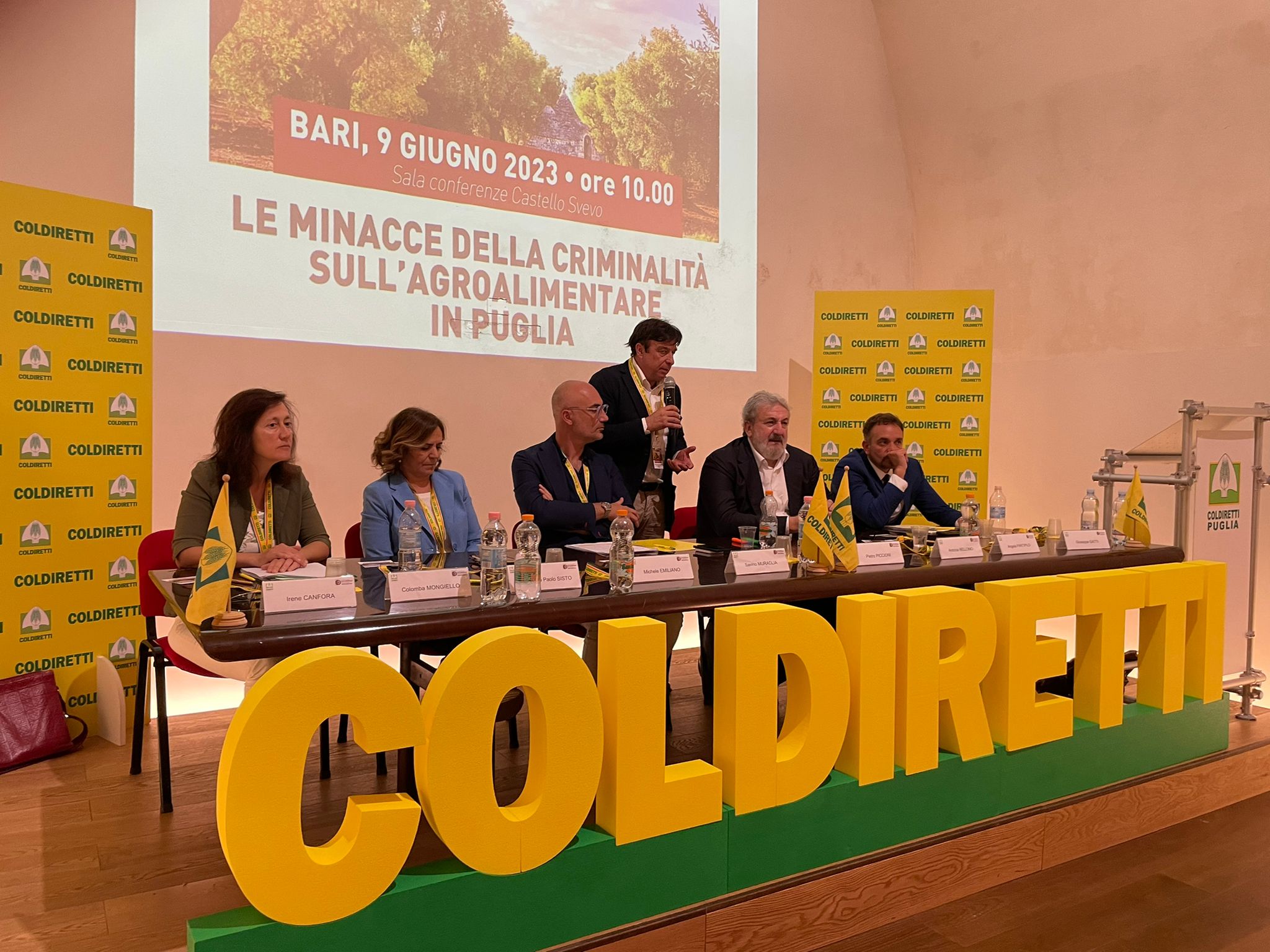 Galleria LE MINACCE DELLA CRIMINALITÀ SULL’AGROALIMENTARE IN PUGLIA: EMILIANO OGGI ALL’EVENTO COLDIRETTI - Diapositiva 2 di 2