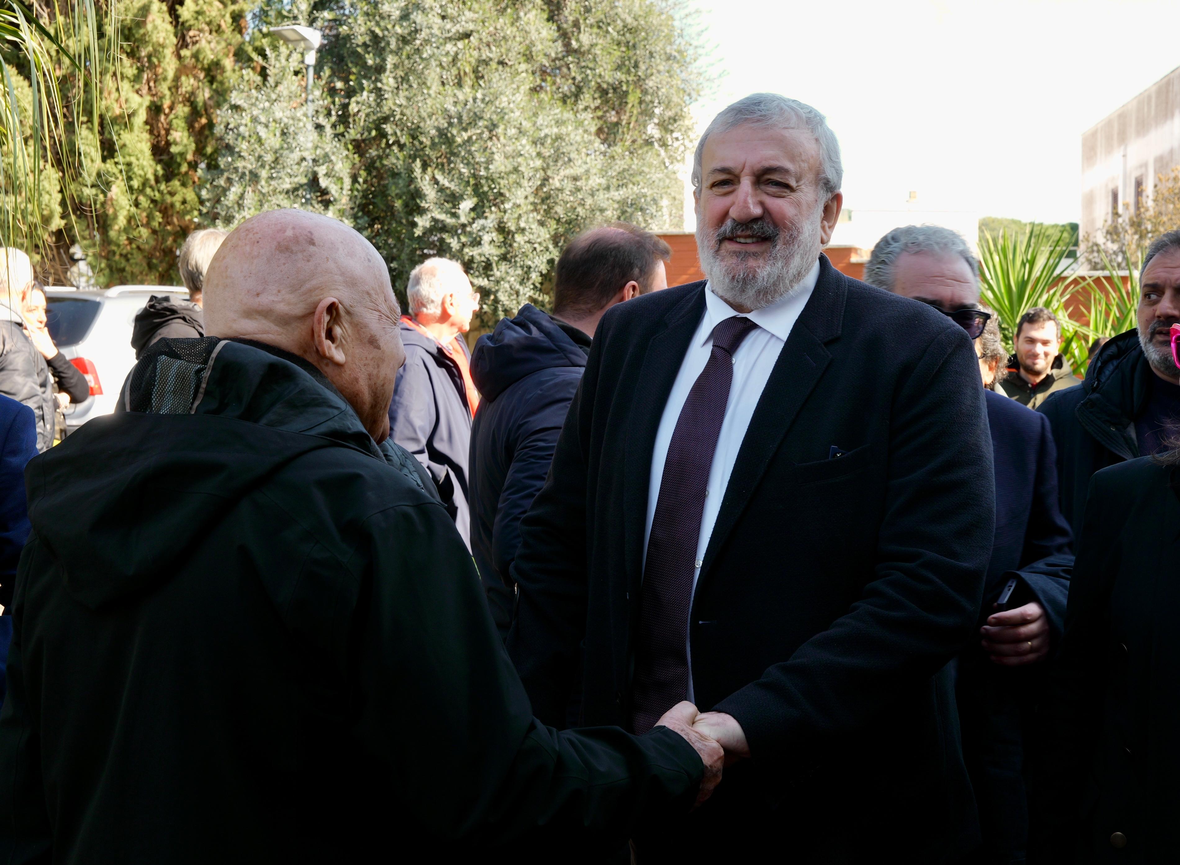 Galleria ASL BRINDISI, EMILIANO A FIRMA CONTRATTI SANITASERVICE E ALL’OSPEDALE PERRINO PER NUOVI APPARECCHI DI MEDICINA NUCLEARE E RADIOTERAPIA - Diapositiva 13 di 22