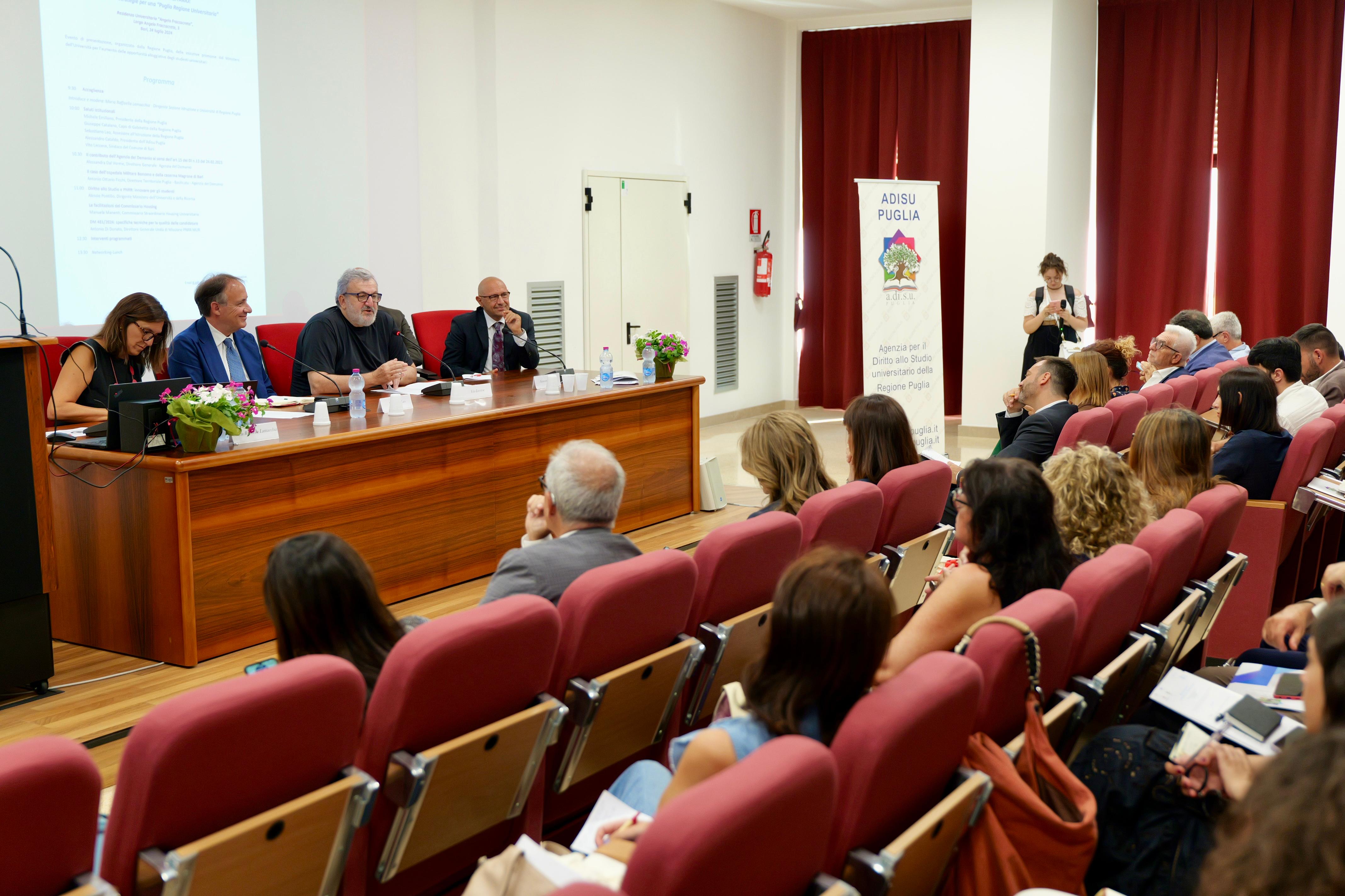 Galleria PNRR e nuovi alloggi universitari, nuove sfide per la Puglia tra sostenibilità, innovazione e qualità della vita - Diapositiva 1 di 8