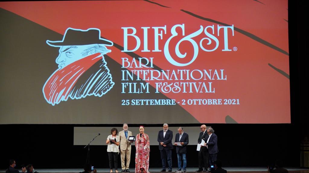 Galleria BIFEST, EMILIANO ALLA PREMIAZIONE DI HELEN MIRREN E TAYLOR HACKFORD - Diapositiva 5 di 27