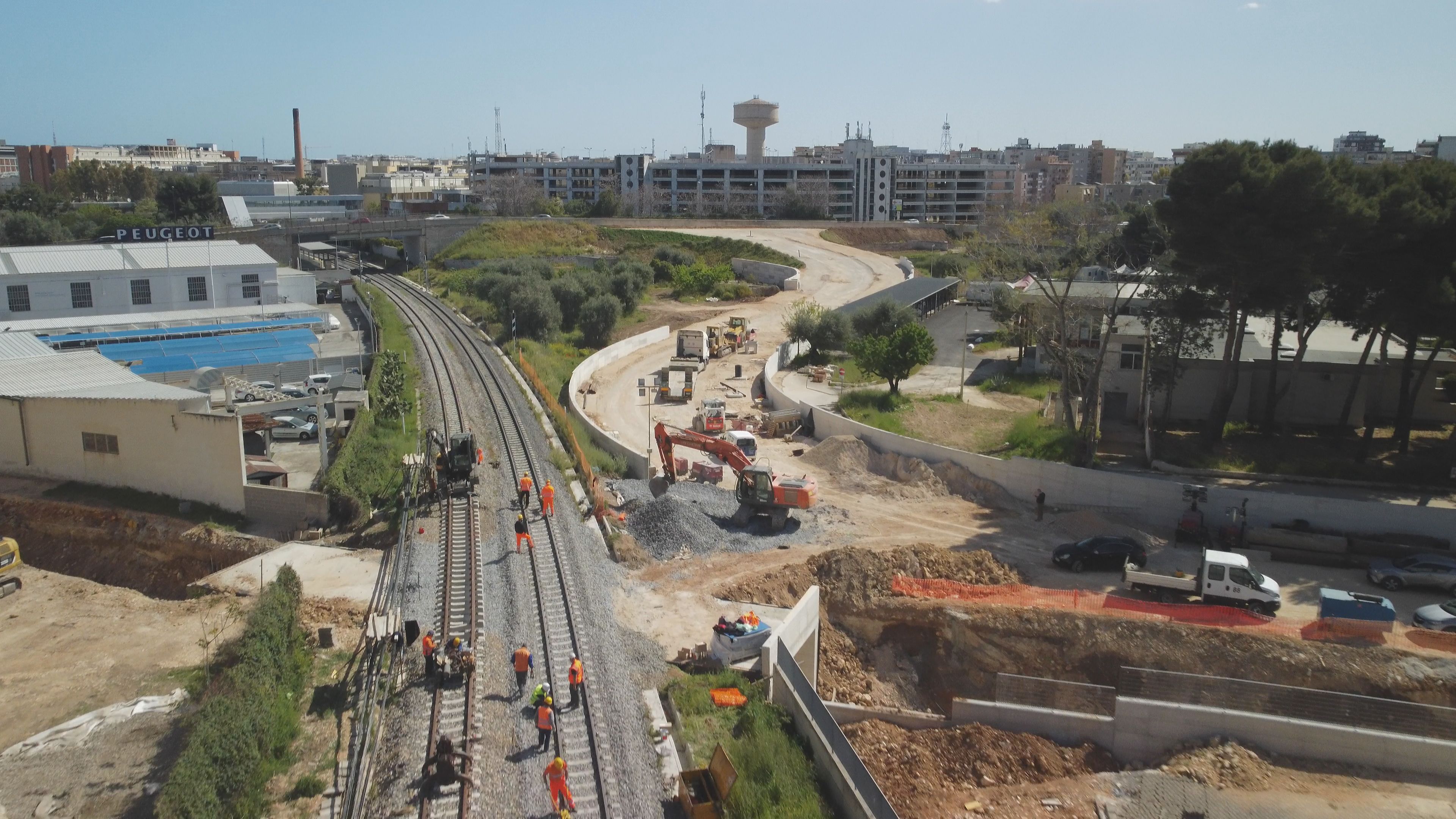 Galleria Sicurezza ferroviaria e una nuova viabilità sostenibile al Quartierino di Bari grazie al progetto Strade Nuove tra Regione Puglia, Comune di Bari e FAL - Diapositiva 2 di 5