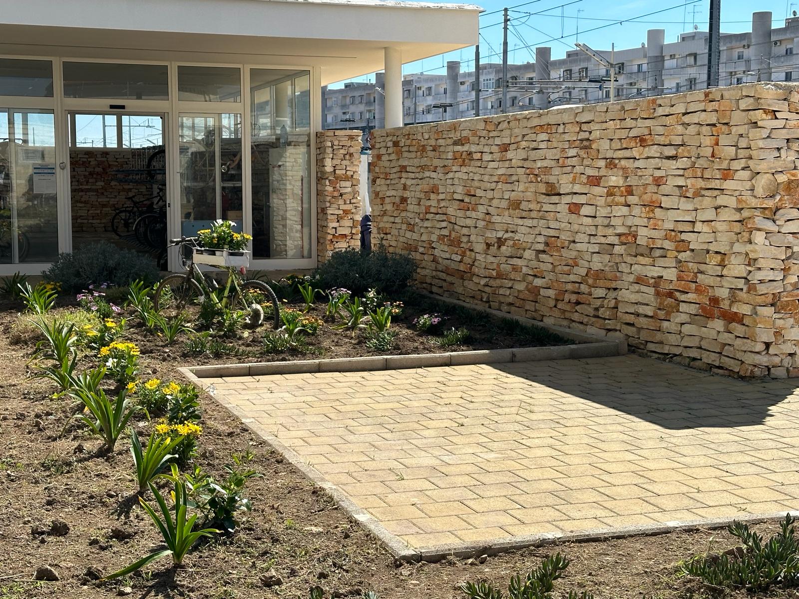 Galleria Mobilità sostenibile, Maurodinoia inaugura il nuovo servizio di bike sharing di Molfetta finanziato dalla Regione - Diapositiva 4 di 4