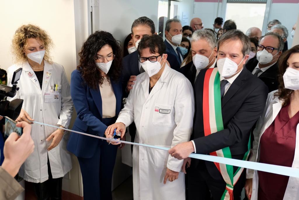 Galleria SI TORNA A NASCERE ALL'OSPEDALE DI BISCEGLIE: INAUGURATO OGGI IL REPARTO DI OSTETRICIA E GINECOLOGIA - Diapositiva 12 di 12