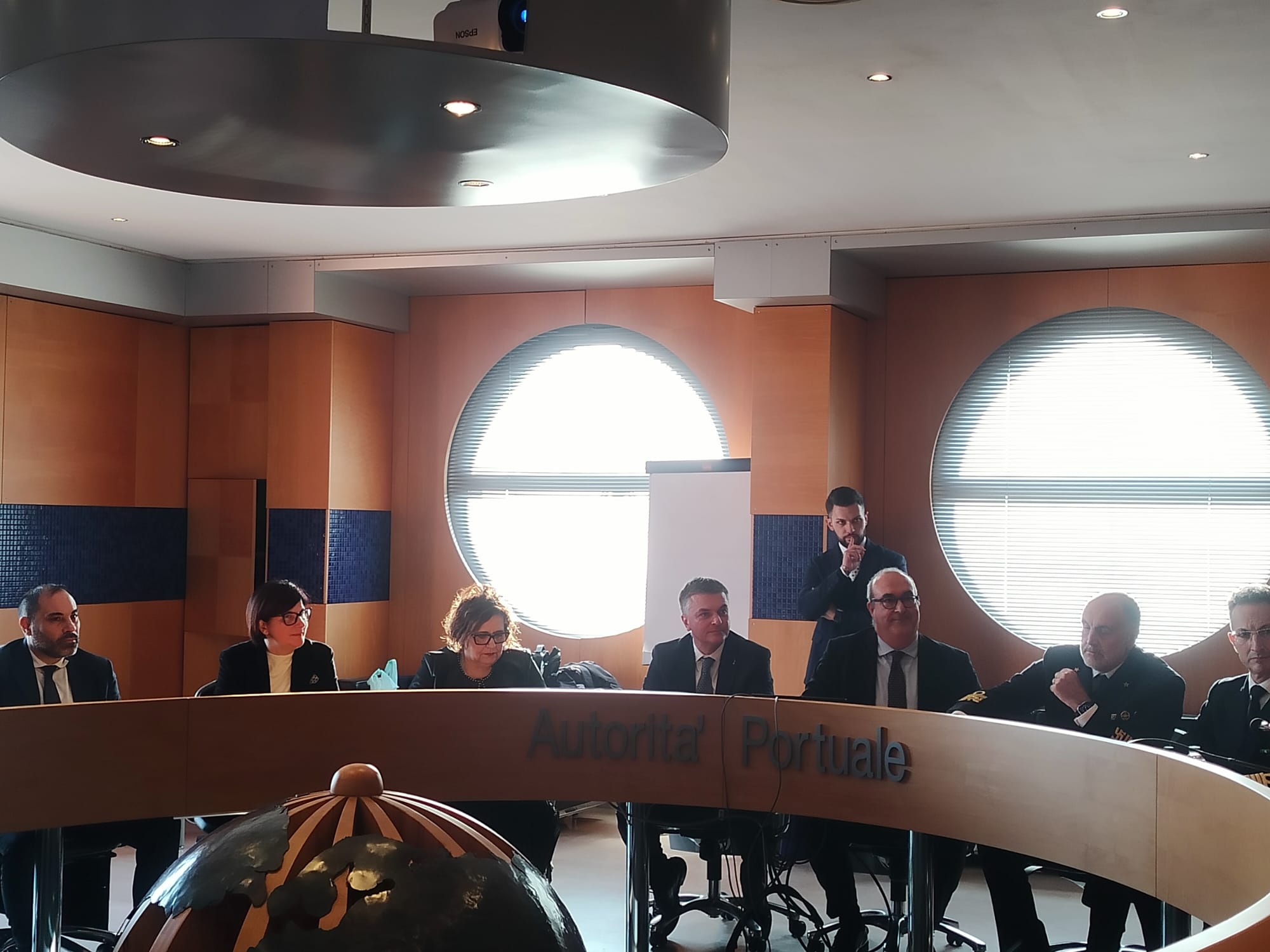 Galleria Porto di Taranto, dichiarazione dell’assessore Ciliento dopo la visita del viceministro Rixi - Diapositiva 1 di 4