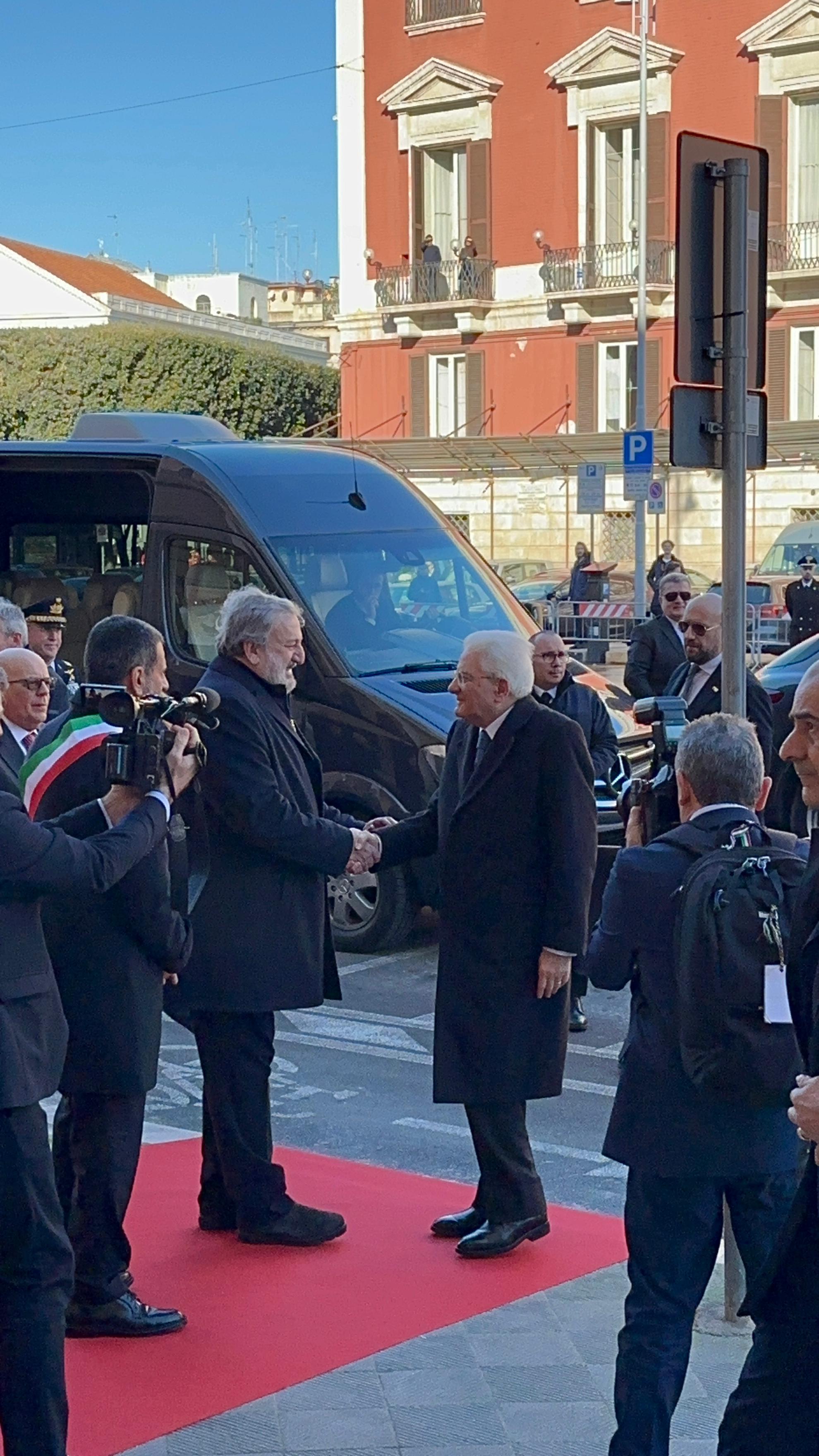 Galleria Messaggio di saluto del Presidente della Regione Puglia Michele Emiliano in occasione della visita del Presidente della Repubblica Sergio Mattarella per 80° anniversario del Congresso CLN a Bari – 29 Gennaio 2024 - Diapositiva 2 di 5