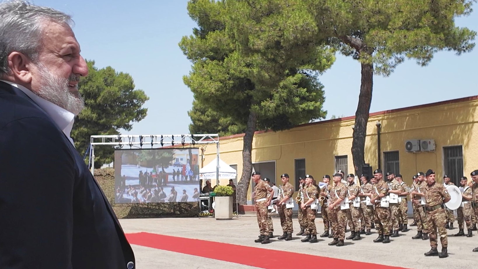 Galleria IL PRESIDENTE EMILIANO ALLA CERIMONIA DI AVVICENDAMENTO DELLA BRIGATA PINEROLO: “GRANDE LAVORO SVOLTO IN QUESTI ANNI E DURANTE IL G7” - Diapositiva 7 di 8