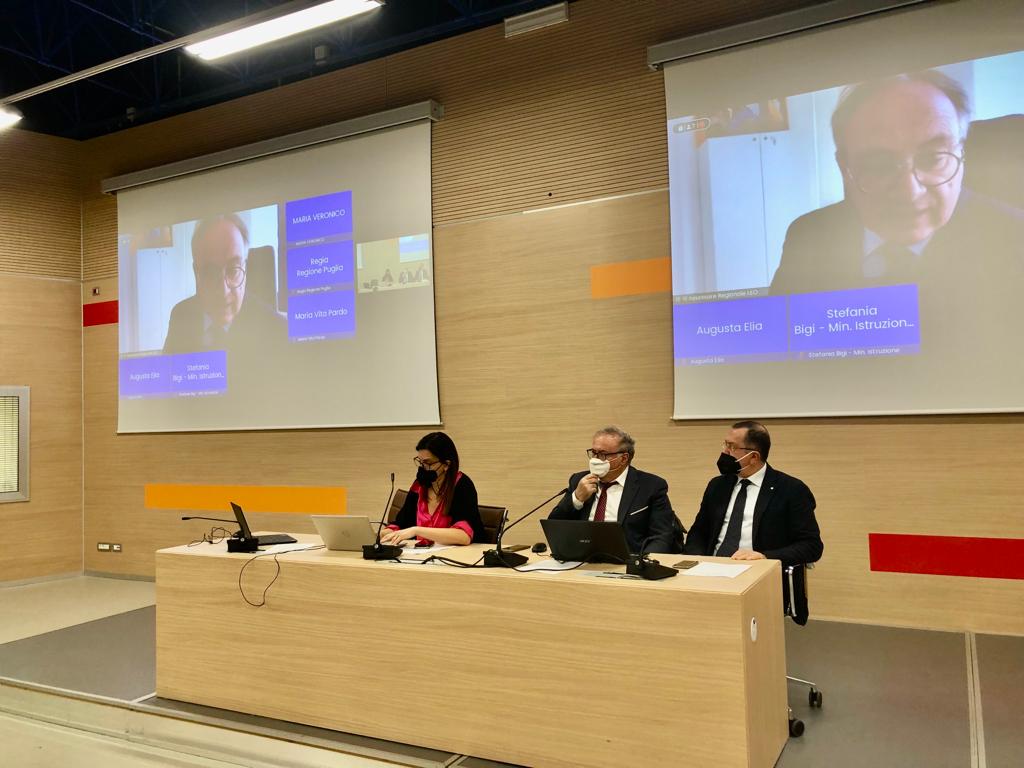 Galleria Regione Puglia e Ufficio Scolastico Regionale insieme per dare avvio alla formazione congiunta del personale addetto nel Sistema integrato Zerosei - Diapositiva 2 di 4