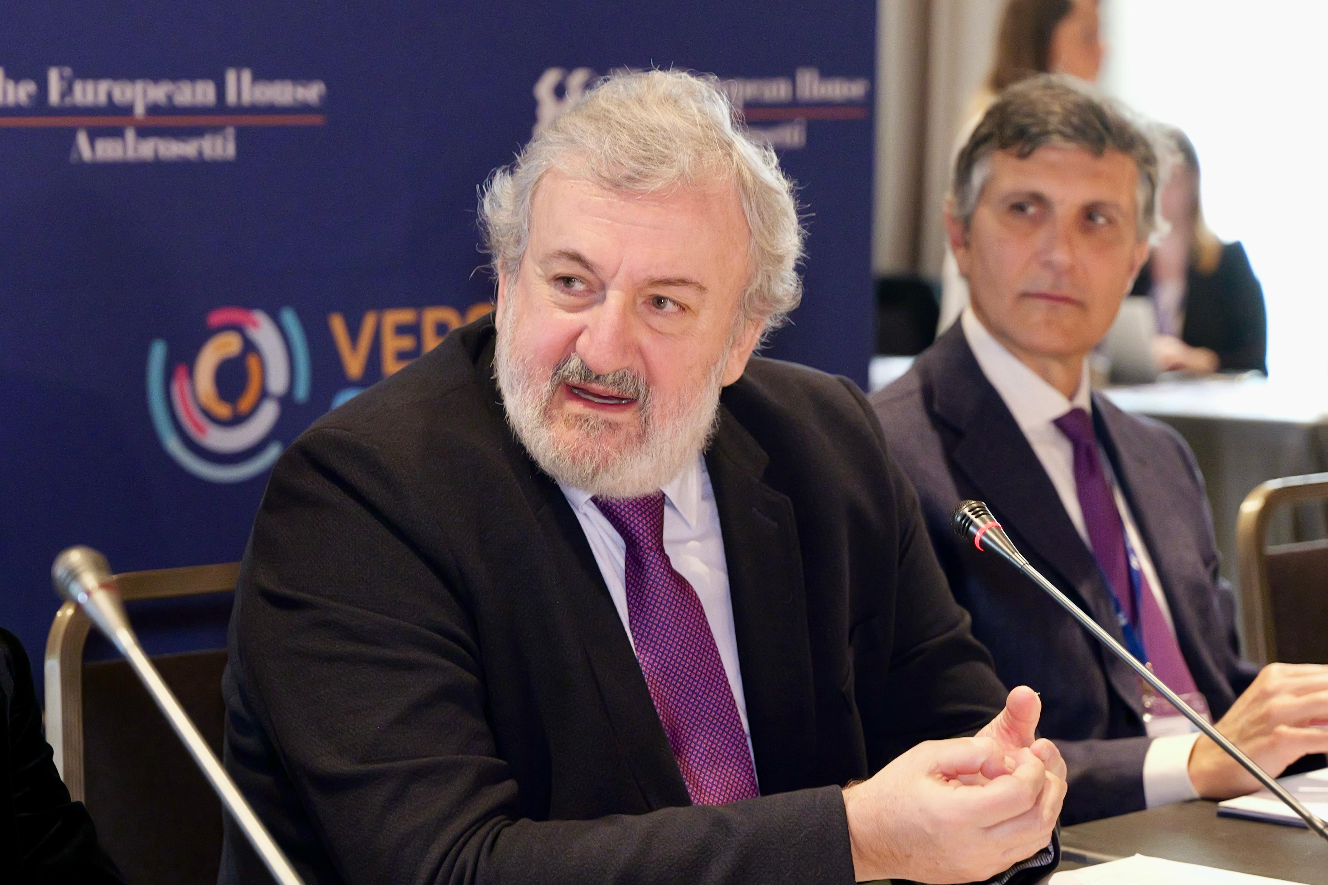 Galleria Bari, il presidente Emiliano alla terza edizione di Verso Sud, roadshow territoriale di The European House: “I dati che presentiamo oggi sulla Puglia ci rendono ottimisti” - Diapositiva 3 di 8