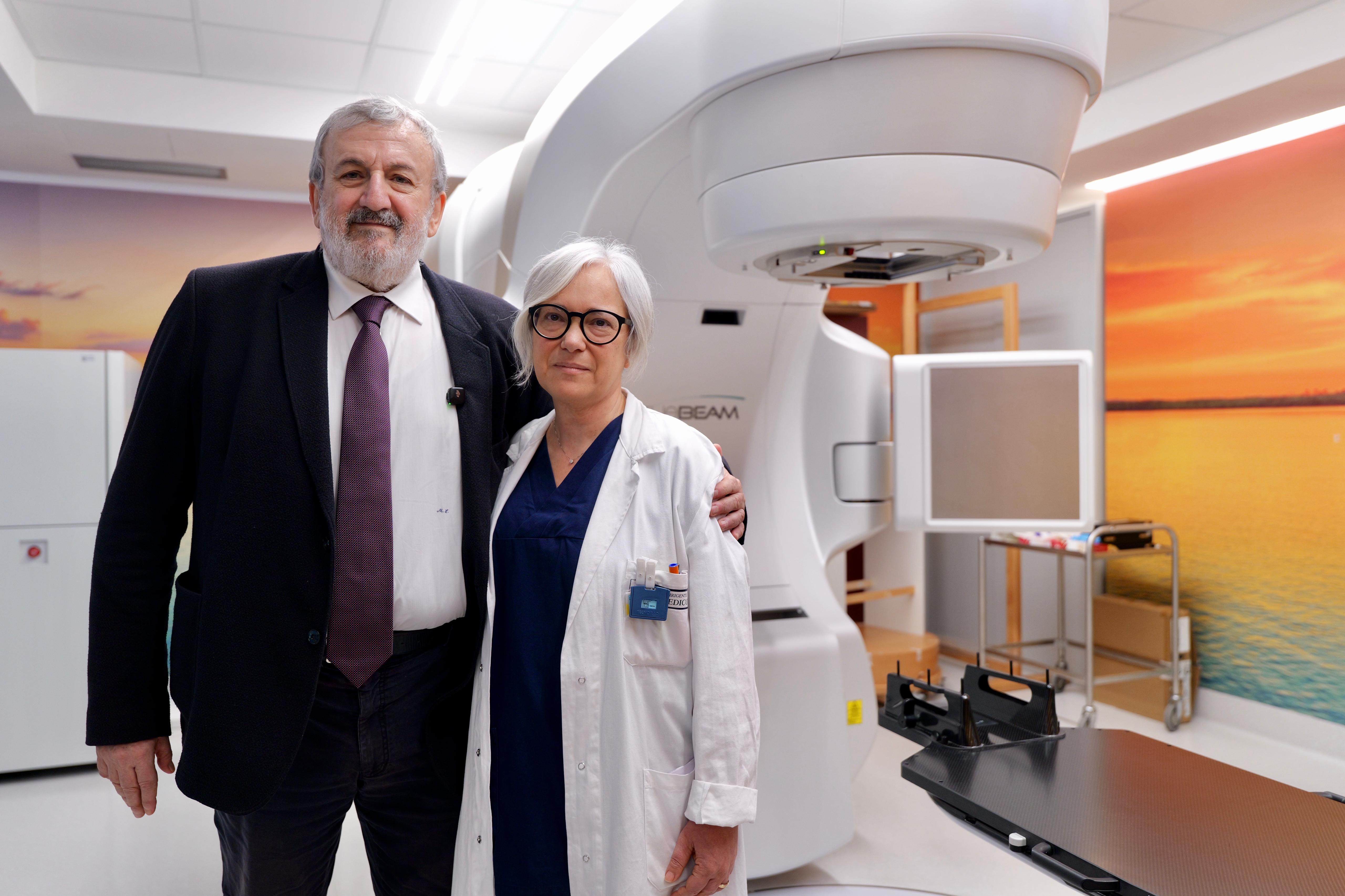 Galleria ASL BRINDISI, EMILIANO A FIRMA CONTRATTI SANITASERVICE E ALL’OSPEDALE PERRINO PER NUOVI APPARECCHI DI MEDICINA NUCLEARE E RADIOTERAPIA - Diapositiva 1 di 22
