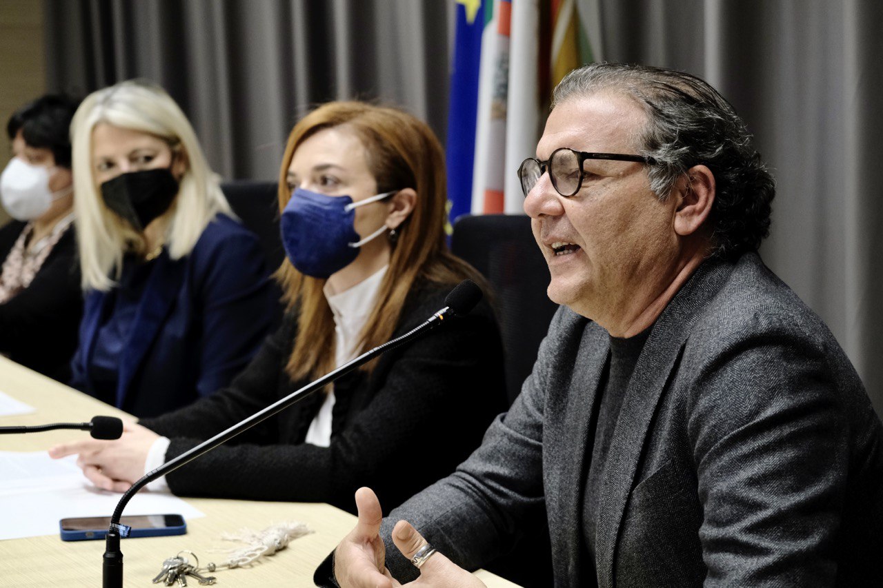 Galleria Le donne di Giunta e Consiglio regionale alzano la voce: “Unite per essere sempre più determinanti nella politica pugliese, senza lasciarsi intimidire da gesti vili e gravi offese” - Diapositiva 8 di 11