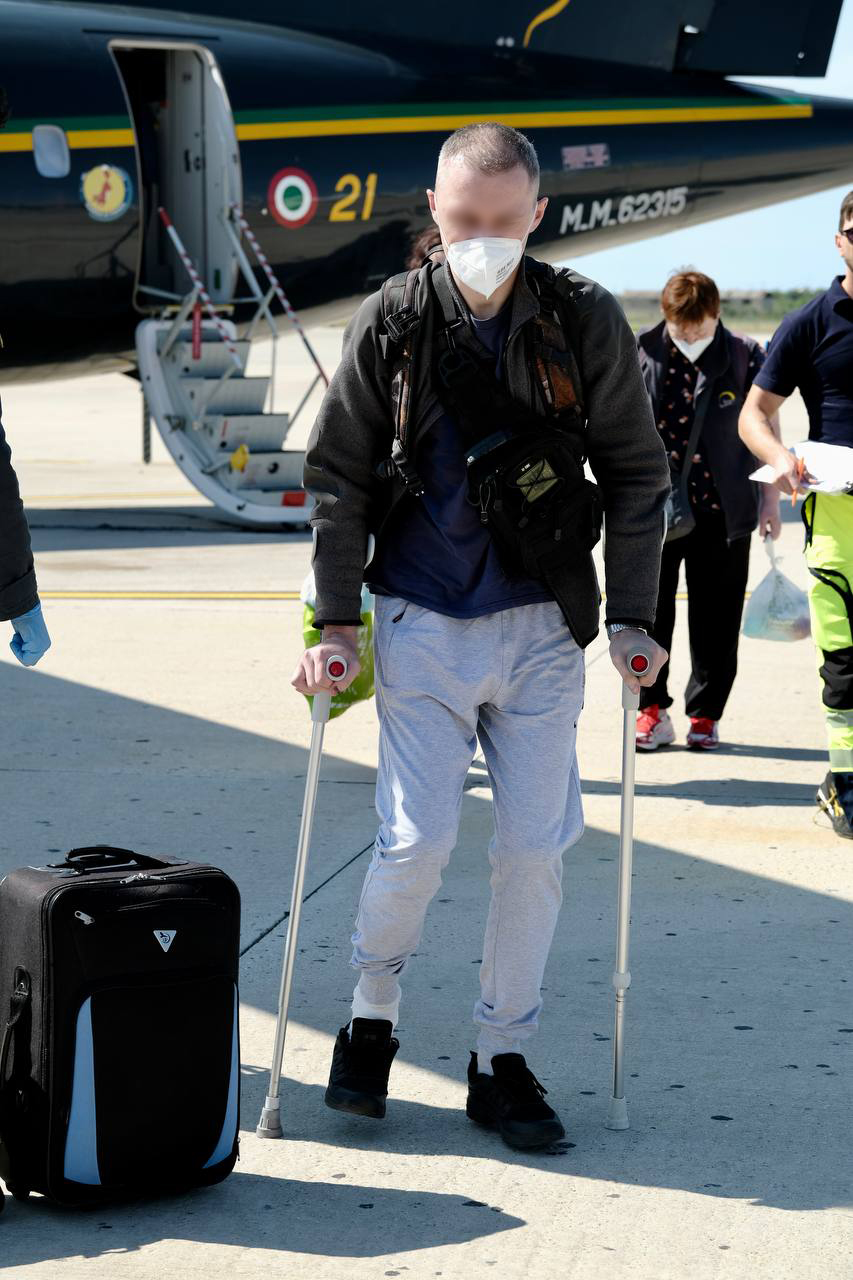 Galleria Accolti all’aeroporto di Bari e presi in cura dal servizio sanitario pugliese donna ucraina accompagnata e due militari feriti - Diapositiva 13 di 13