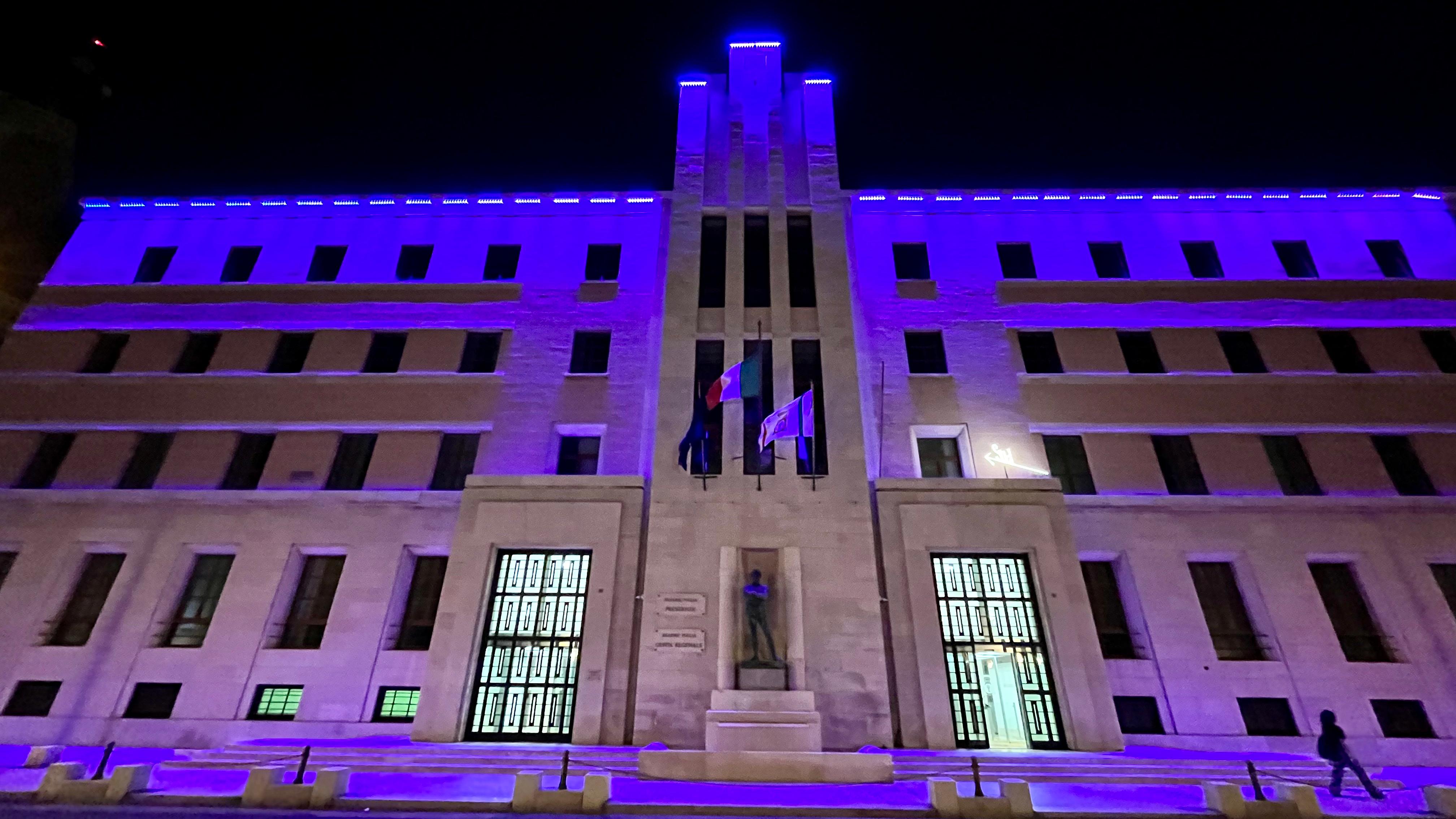 Galleria Giornata mondiale dell’Alzheimer: il Palazzo della Regione si colora di viola - Diapositiva 7 di 7