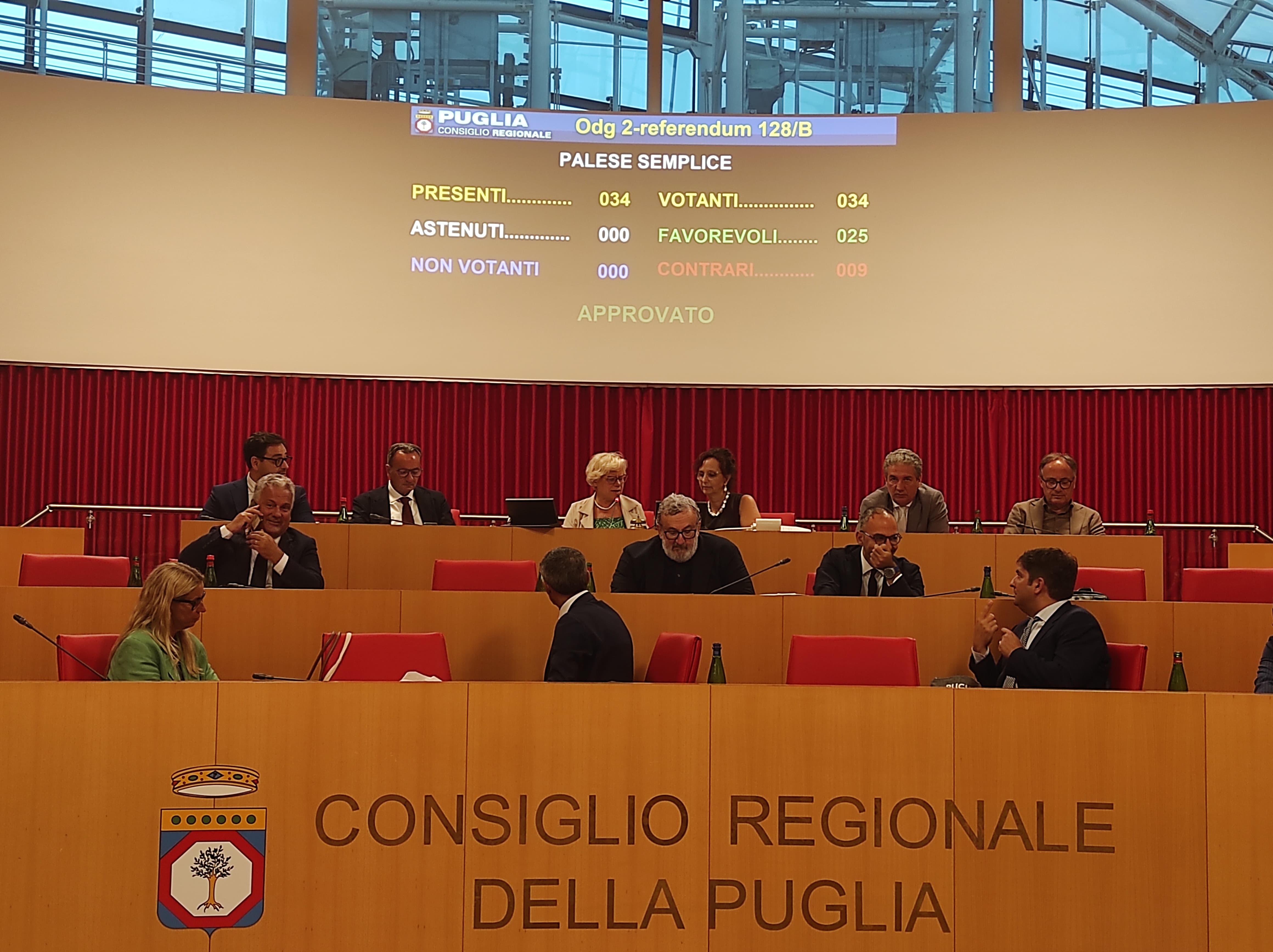 Galleria CONSIGLIO REGIONALE SUL REFERENDUM DDL CALDEROLI, DICHIARAZIONE DEL PRESIDENTE EMILIANO - Diapositiva 1 di 4