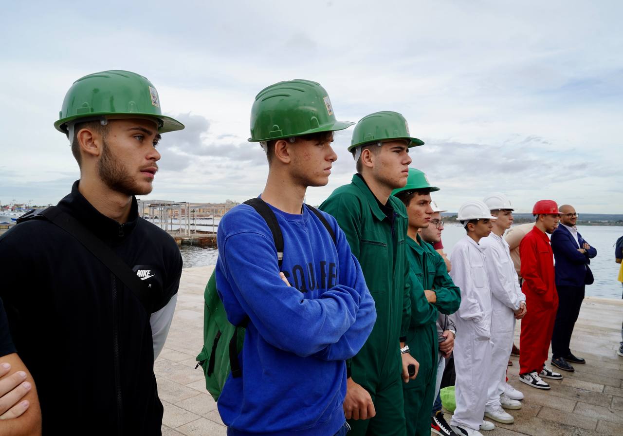 Galleria Taranto, il presidente Emiliano alla cerimonia in memoria dei caduti sul lavoro - Diapositiva 5 di 10