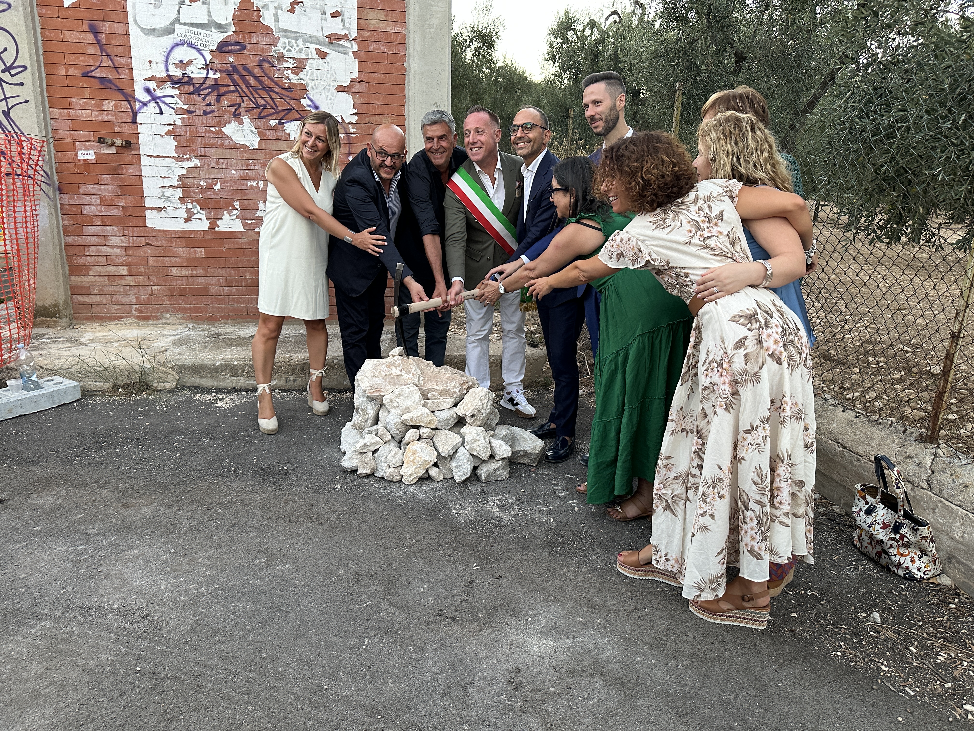 Galleria Prima pietra per il servizio fognario nella piana di Mattinata - Diapositiva 4 di 8