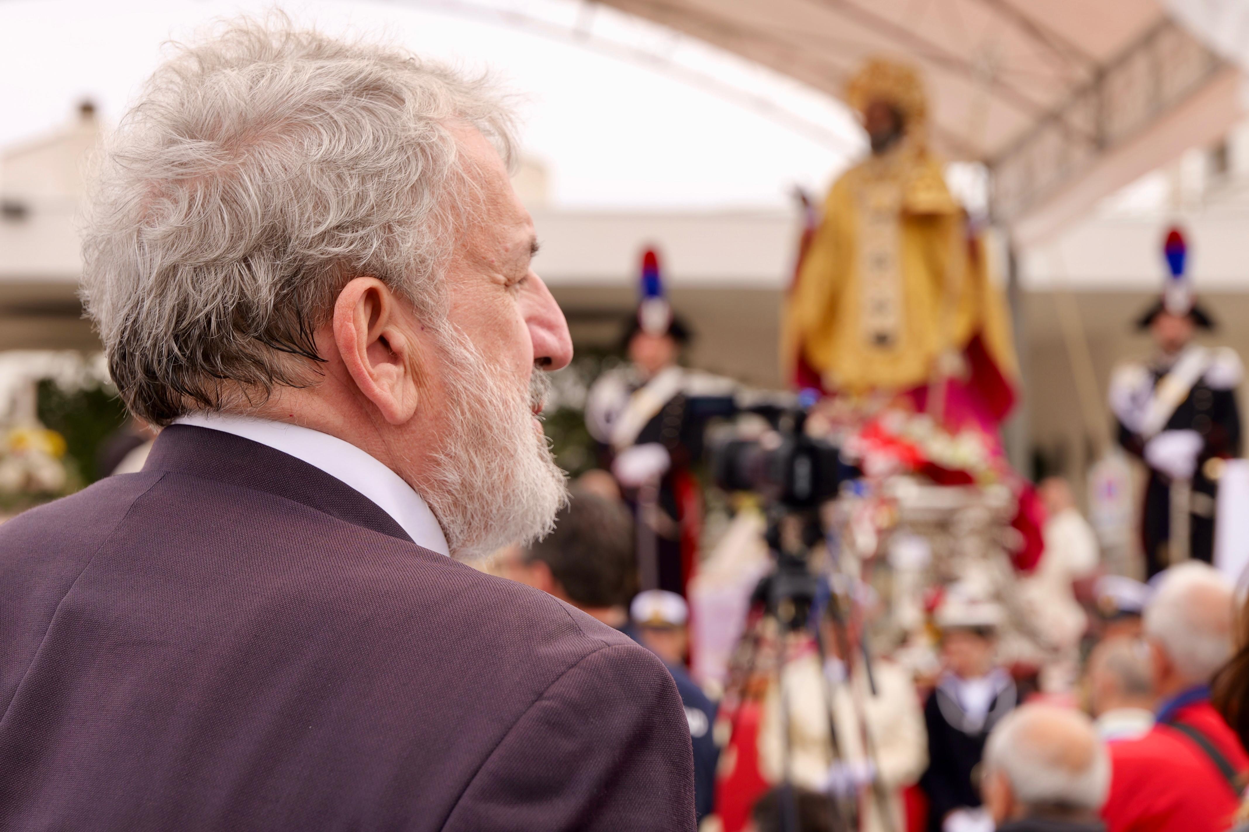 Galleria Bari, Emiliano alle celebrazioni per la festa di San Nicola: “E’ anche il patrono della Puglia che si celebra in giornate importanti” - Diapositiva 9 di 9