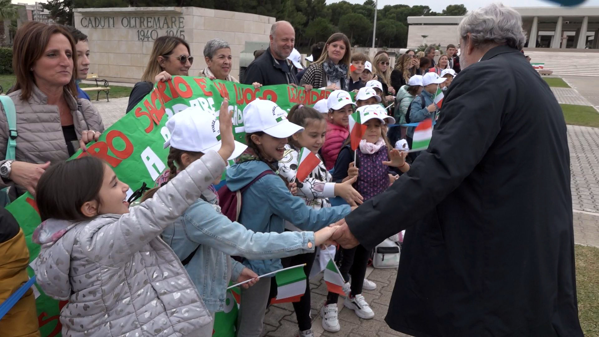 Galleria IL PRESIDENTE EMILIANO ALLE CELEBRAZIONI PER IL GIORNO DELL’UNITÀ NAZIONALE E LA FESTA DELLE FORZE ARMATE CON IL PRESIDENTE MATTARELLA - Diapositiva 12 di 12
