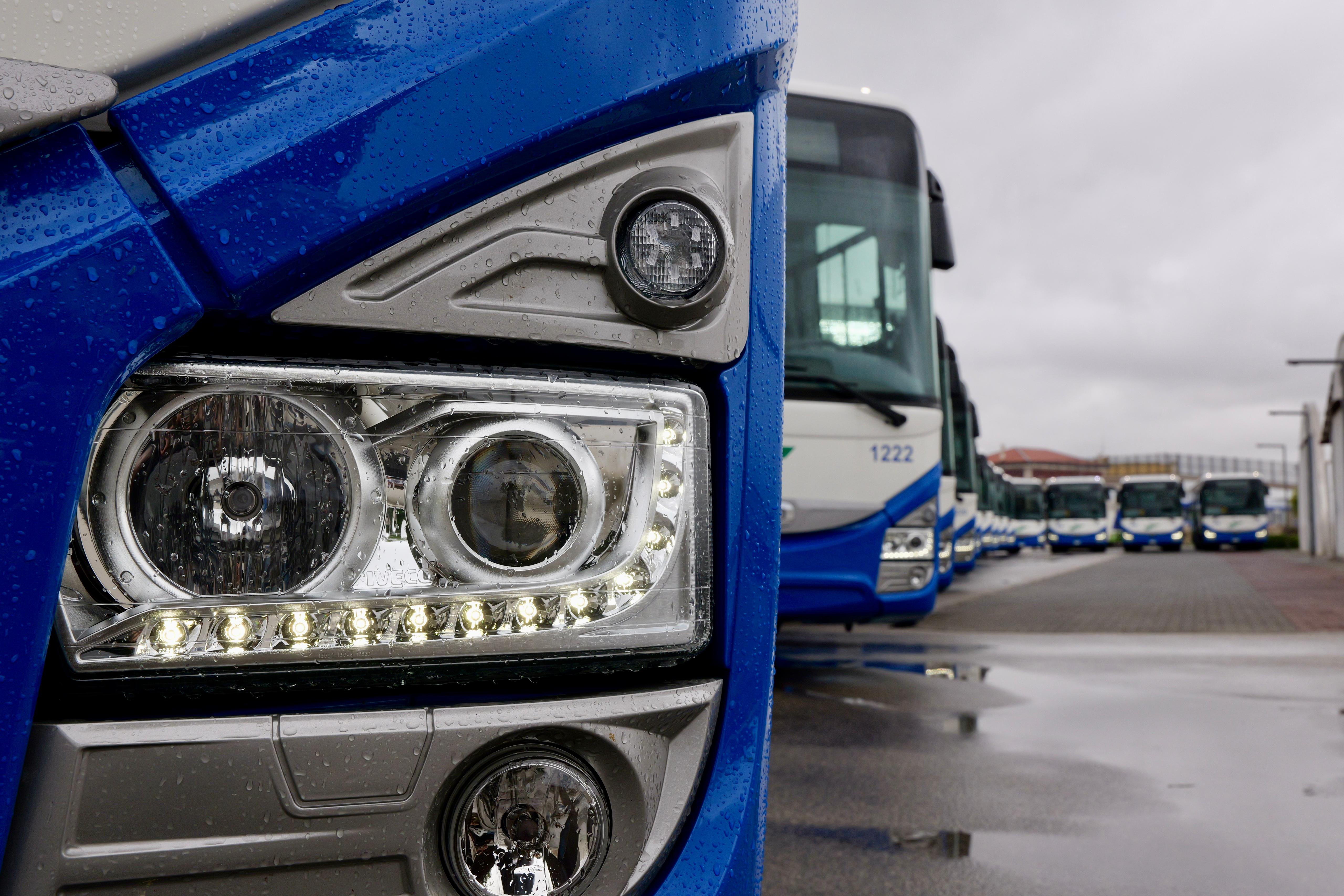 Galleria Trasporti, inaugurati 15 nuovi autobus FAL: l’azienda ha completato il rinnovo del parco mezzi pugliese, tra i più giovani d’Italia - Diapositiva 1 di 13