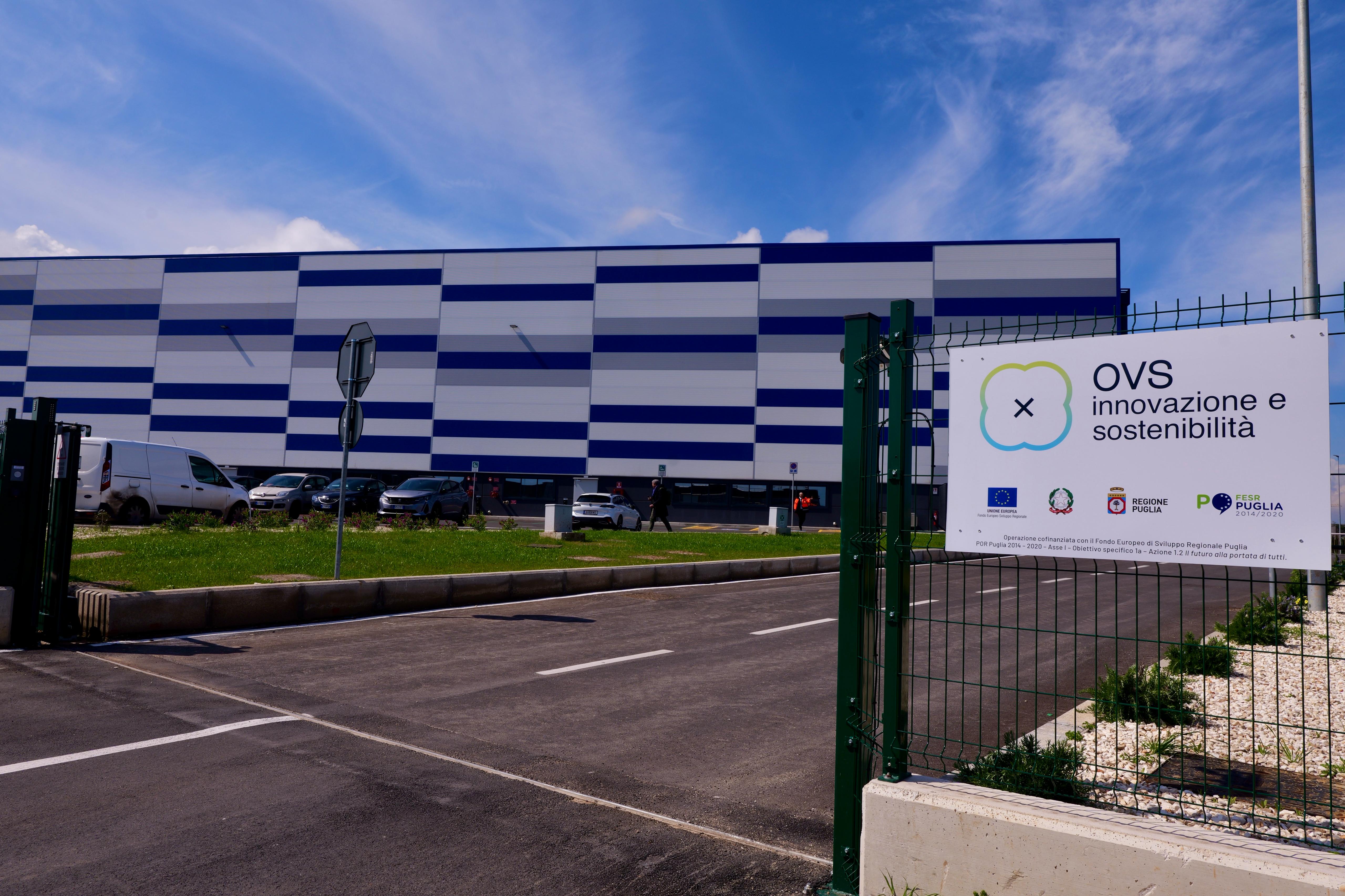 Galleria Gruppo OVS presenta in Puglia il nuovo polo di innovazione tecnologica e il centro evoluto per il riutilizzo dei capi in ottica di economia circolare - Diapositiva 3 di 11