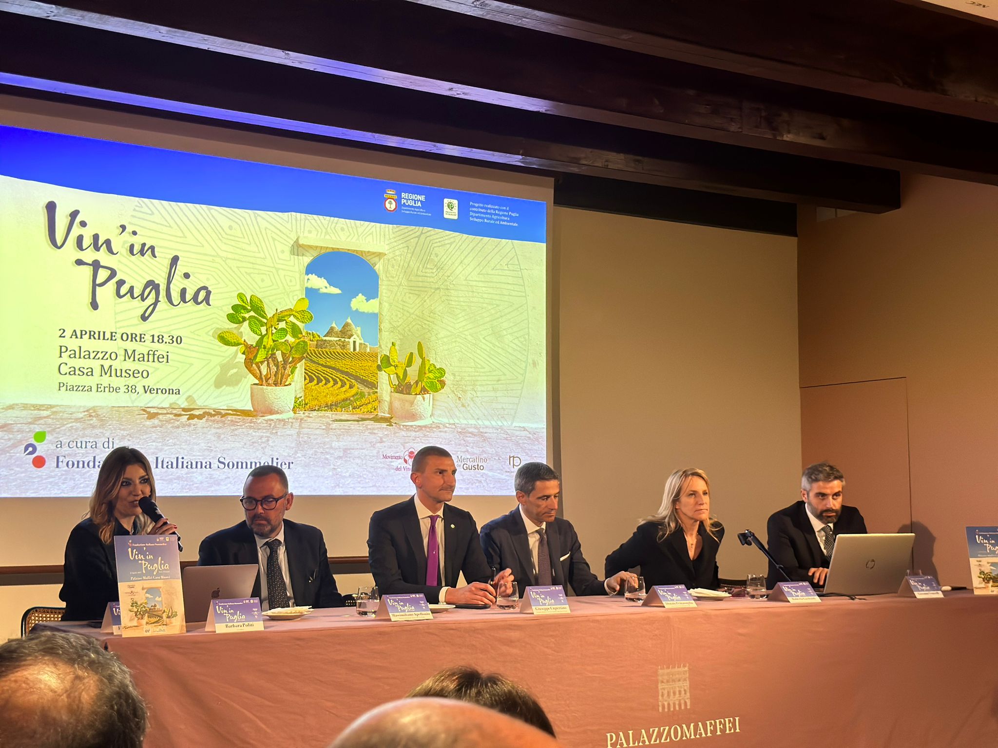 Galleria Taglio del nastro della Puglia al Vinitaly 2023, Pentassuglia: “Manteniamo alto il livello del nostro settore vitivinicolo, specialmente sui mercati internazionali” - Diapositiva 3 di 13