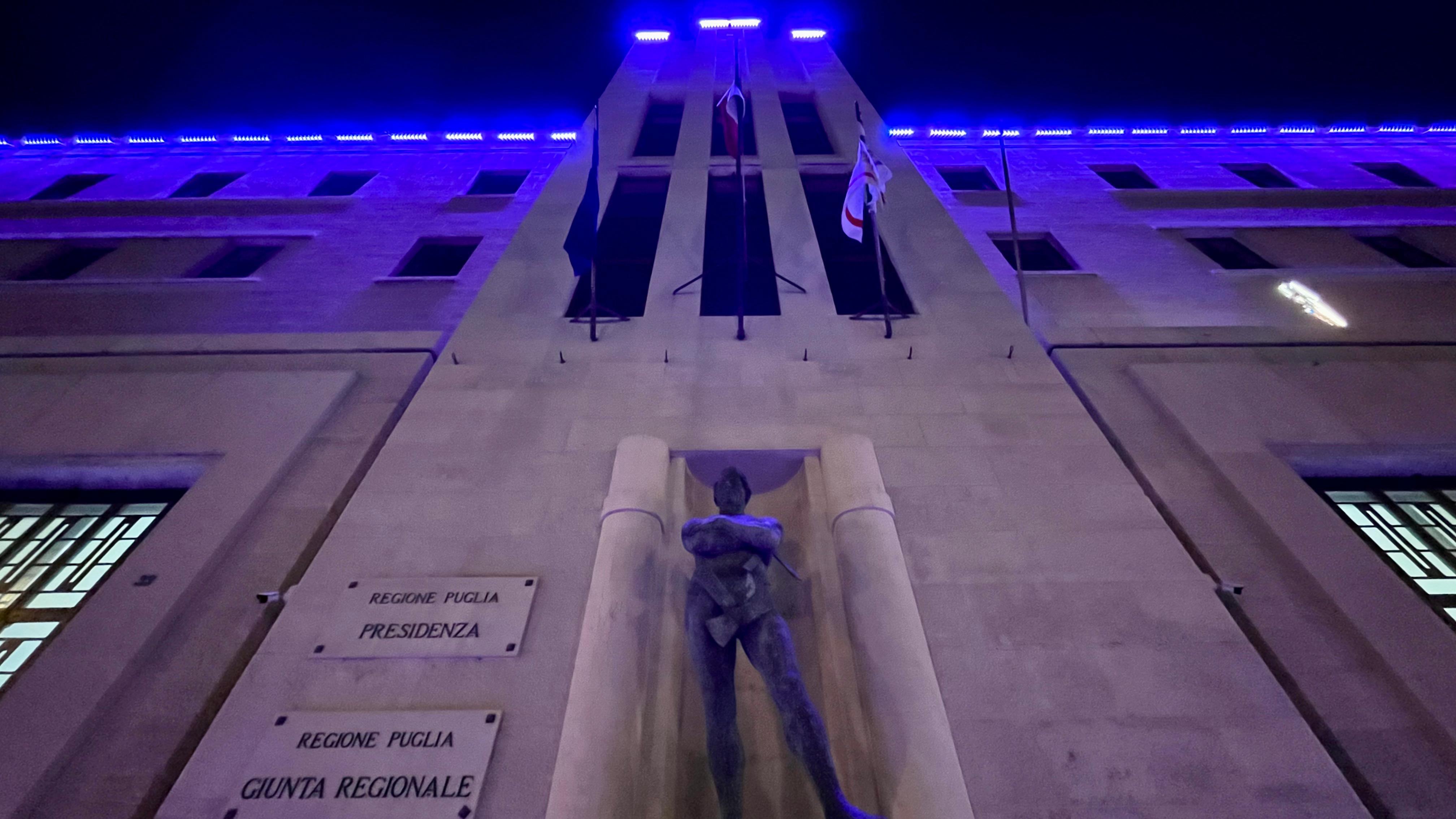 Galleria Giornata mondiale dell’Alzheimer: il Palazzo della Regione si colora di viola - Diapositiva 2 di 7