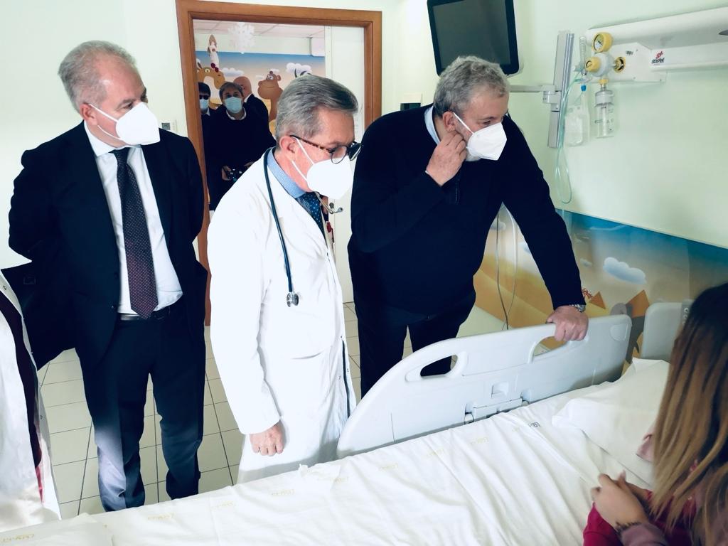 Galleria FRANCAVILLA FONTANA, IL PRESIDENTE EMILIANO INAUGURA IL REPARTO DI ONCOLOGIA DELL'OSPEDALE 