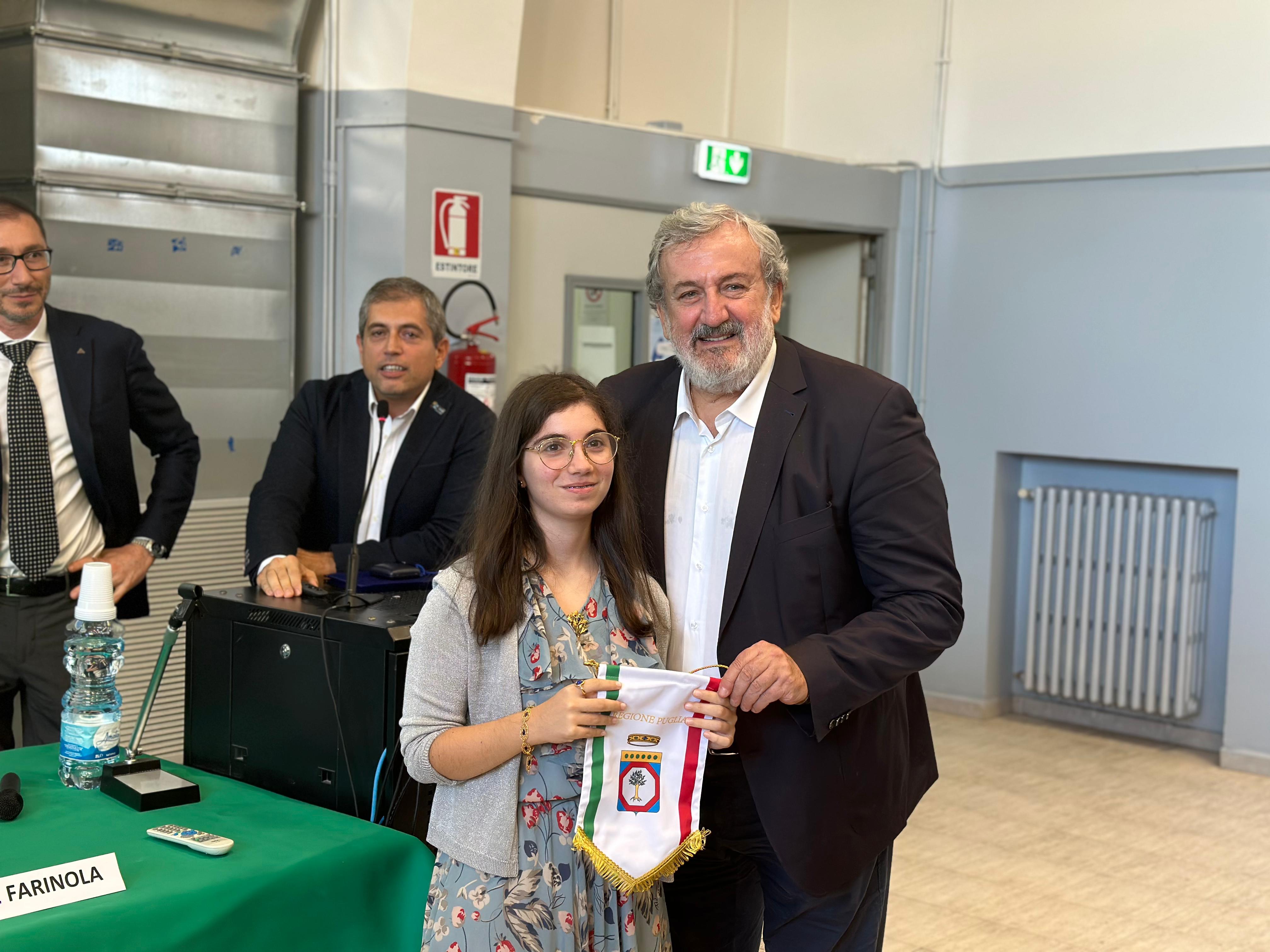 Galleria GIOCHI DELLA CHIMICA, EMILIANO E FARINOLA (SCI) HANNO INCONTRATO GLI STUDENTI PUGLIESI DISTINTISI ALL’ULTIMA EDIZIONE - Diapositiva 9 di 11