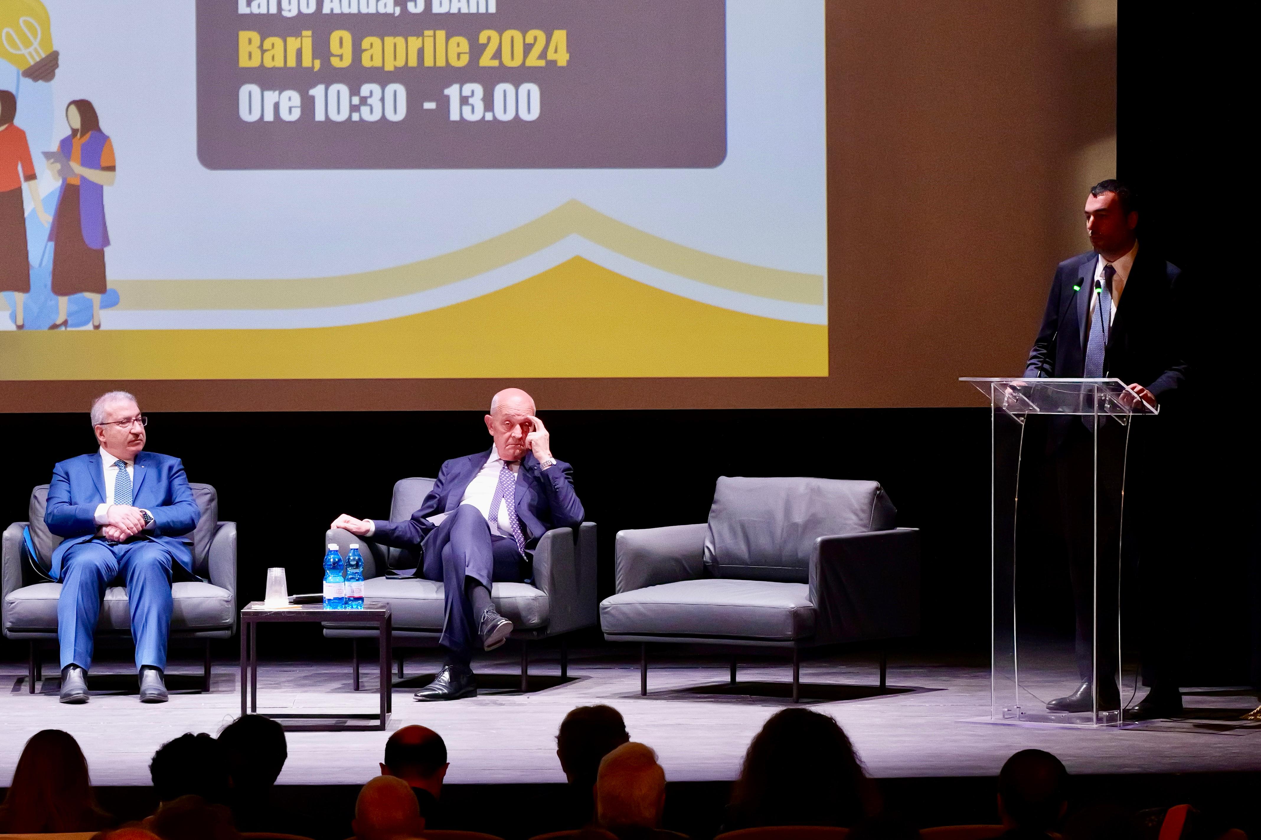 Galleria OGGI DELLI NOCI A INCONTRO SU “MINI PIA E IL RUOLO DEL CREDITO COOPERATIVO” - Diapositiva 9 di 9