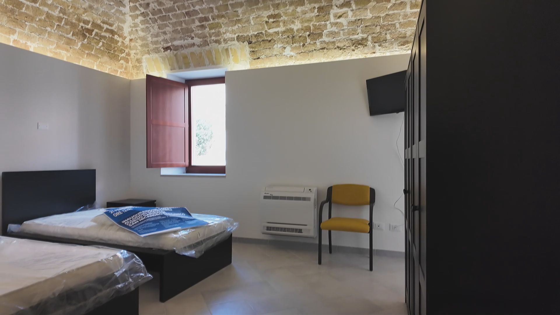 Galleria EMILIANO, CON PIEMONTESE E BARONE, ALL’INAUGURAZIONE DI UNA CASA ALLOGGIO PER PERSONE DIVERSAMENTE ABILI A SAN NICANDRO GARGANICO: “LA REGIONE È AL FIANCO DELLE CITTÀ PUGLIESI” - Diapositiva 4 di 8