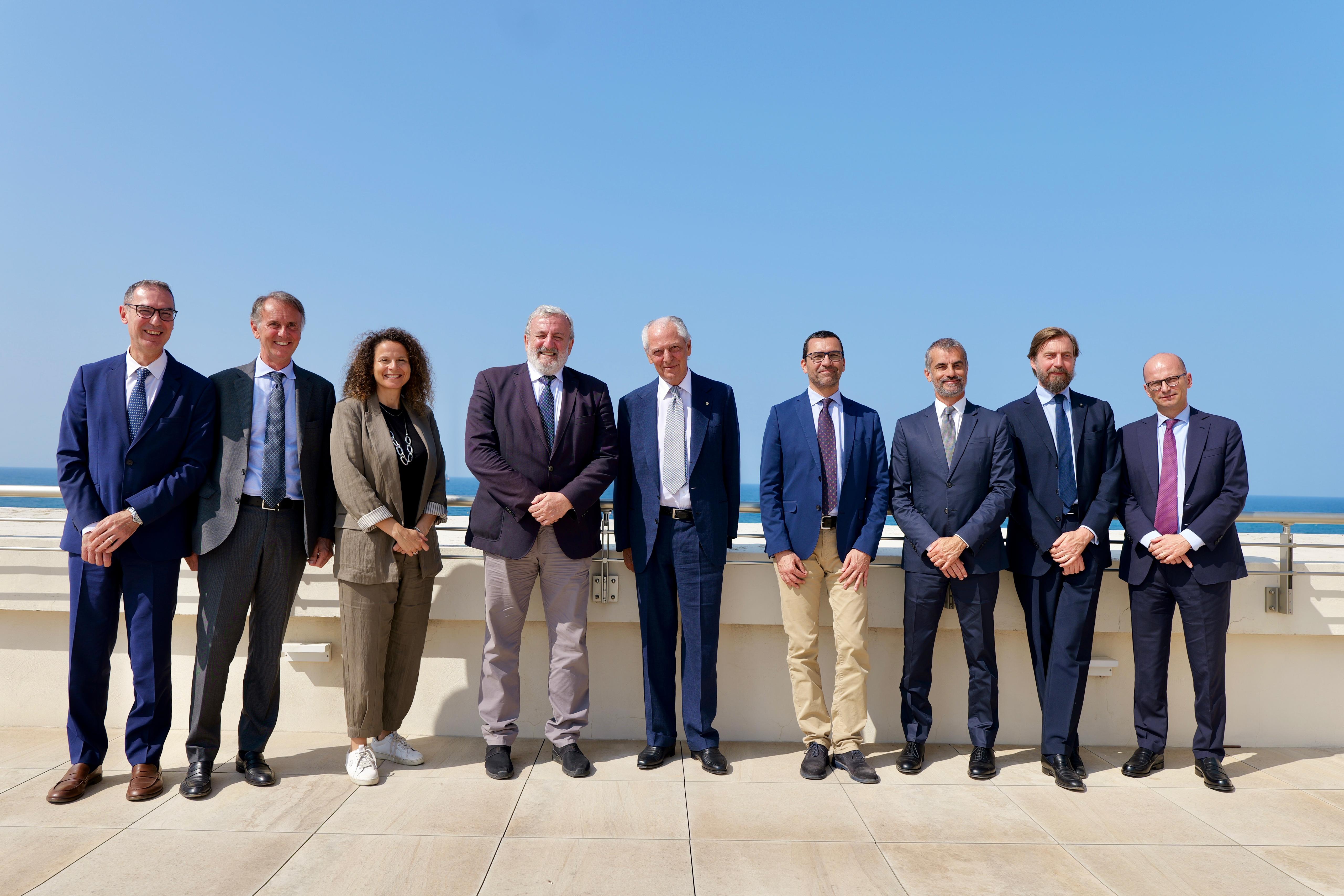 Galleria REGIONE PUGLIA E PIRELLI AVVIANO UN PROGETTO PILOTA PER IL MONITORAGGIO DELLE INFRASTRUTTURE STRADALI GRAZIE AL CYBER TYRE - Diapositiva 2 di 8