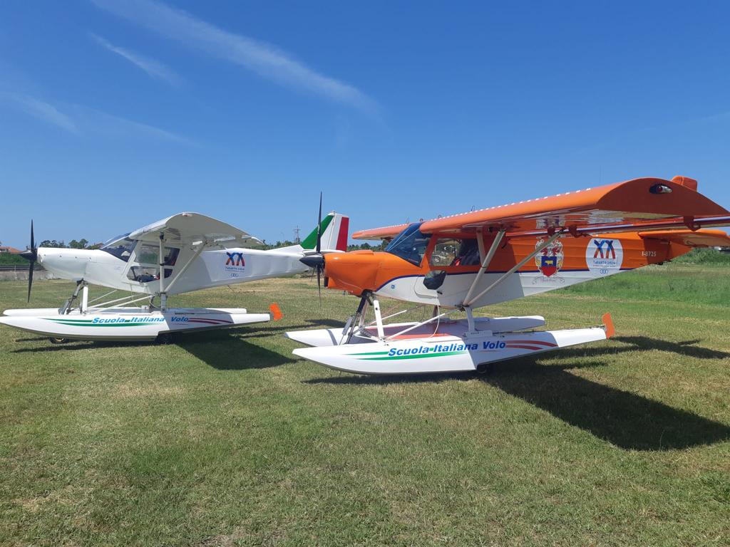 Galleria Idrovolanti con la livrea Taranto 2026 in volo  fra Puglia e Albania - Diapositiva 1 di 6