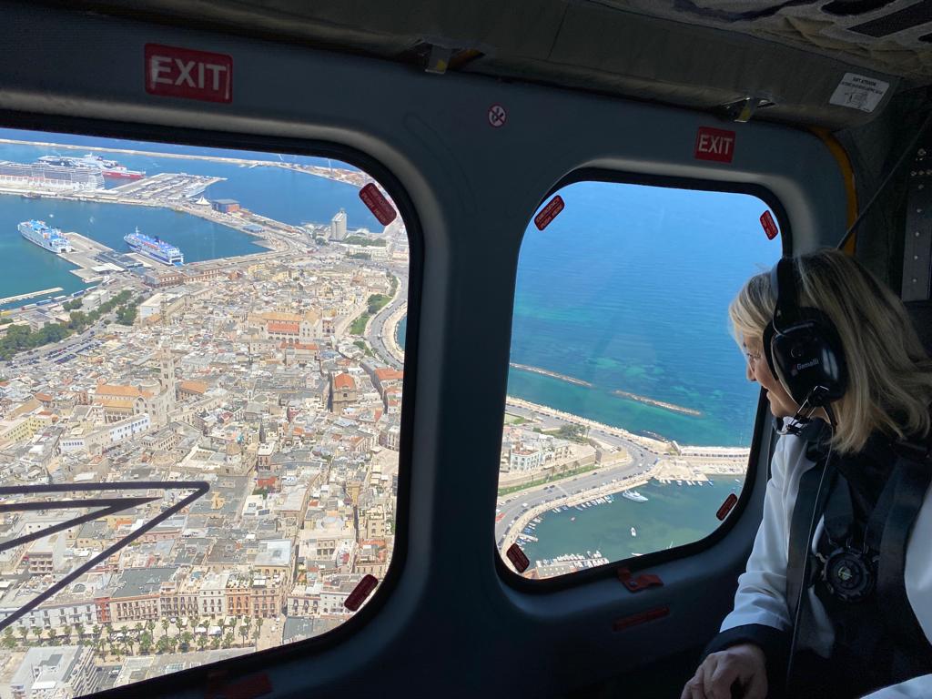 Galleria Tutela dell’ambiente, Maraschio e Pentassuglia visitano il reparto operativo aeronavale della Guardia di Finanza    - Diapositiva 1 di 3