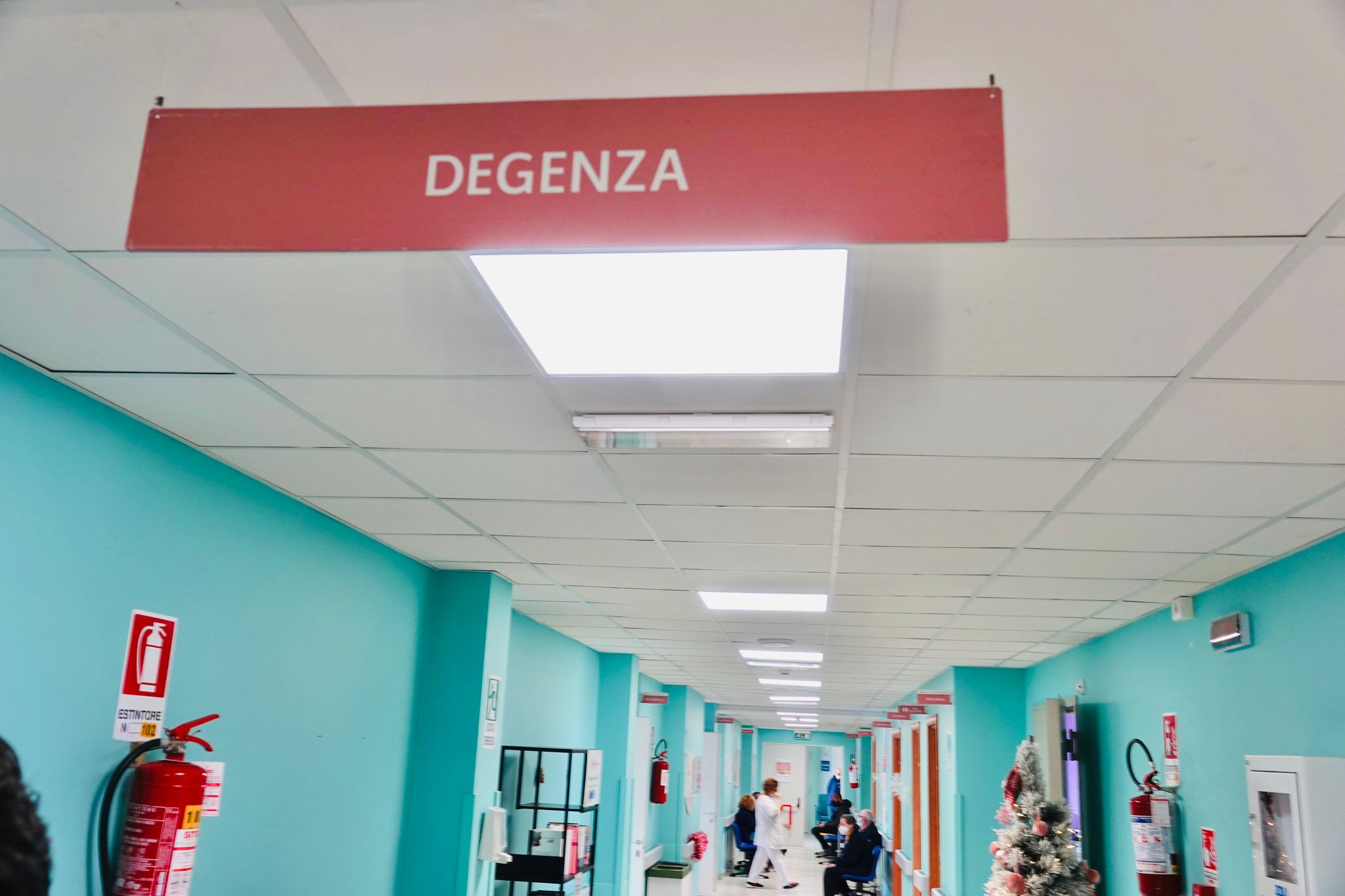 Galleria FRANCAVILLA FONTANA, IL PRESIDENTE EMILIANO INAUGURA IL REPARTO DI ONCOLOGIA DELL'OSPEDALE 