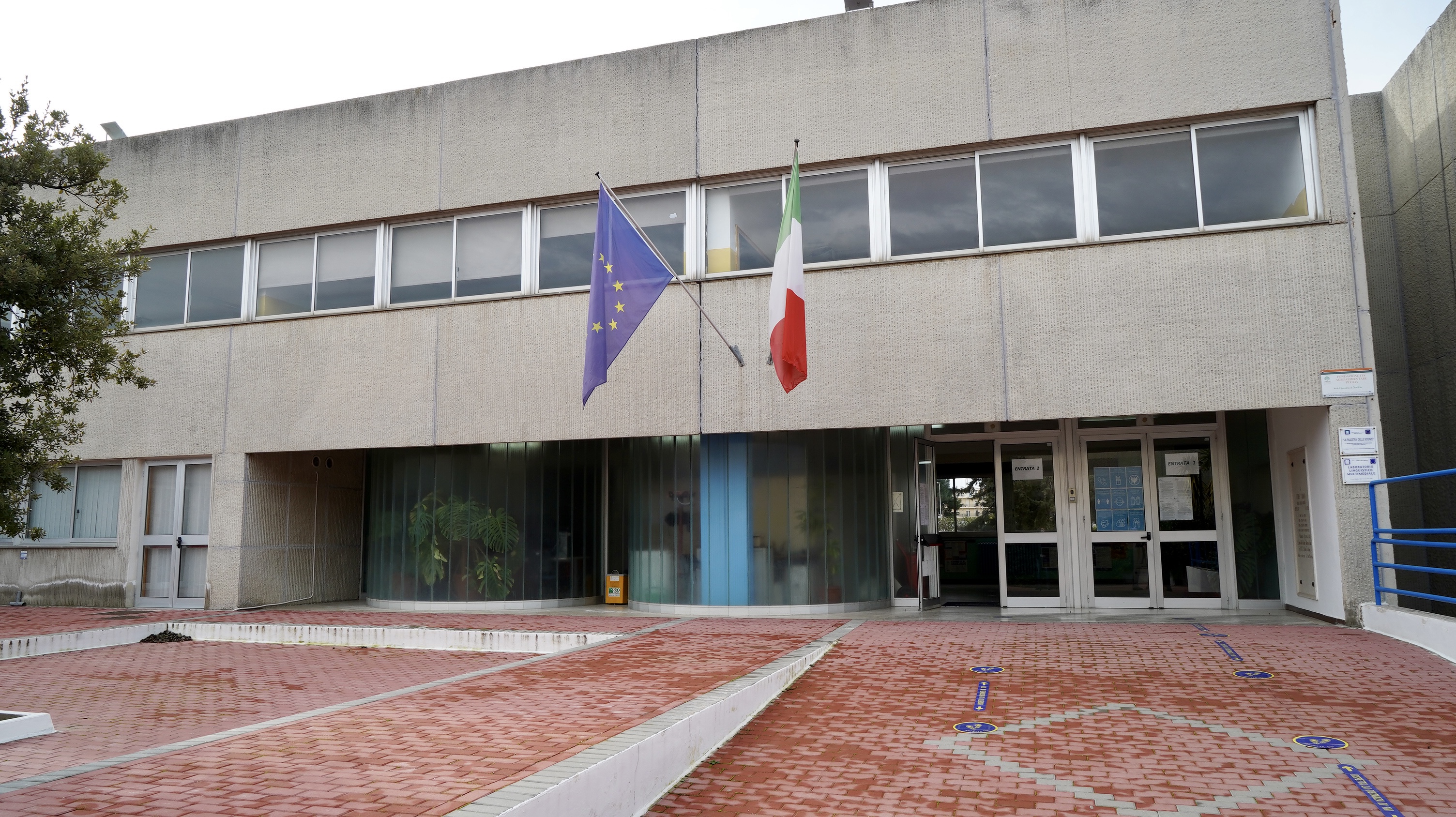 Galleria Scuola, Emiliano oggi ad Andria per un dibattito con gli studenti - Diapositiva 11 di 11