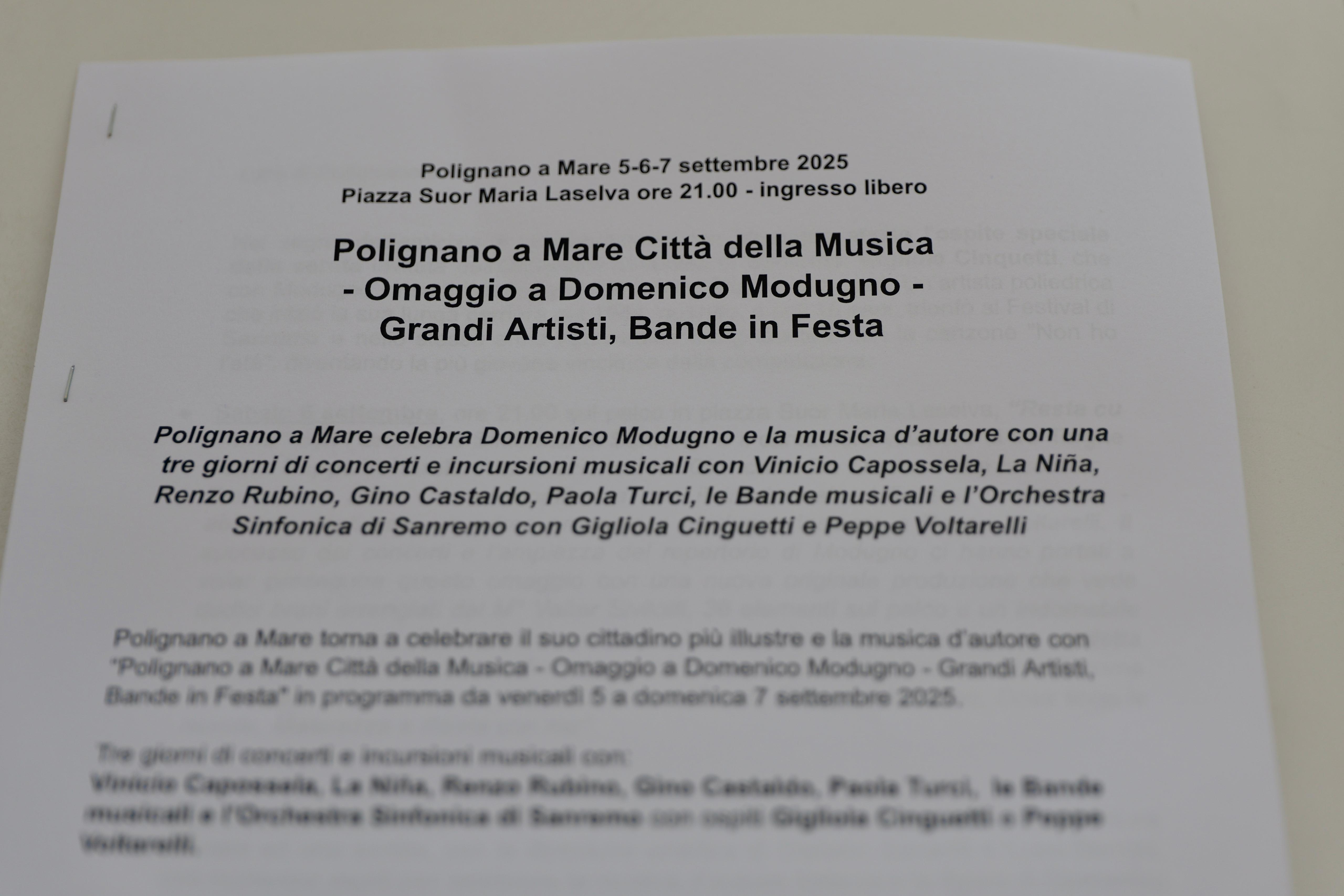 Galleria Polignano a Mare Città della Musica - Omaggio a Domenico Modugno - Grandi Artisti, Bande in Festa - Diapositiva 10 di 13