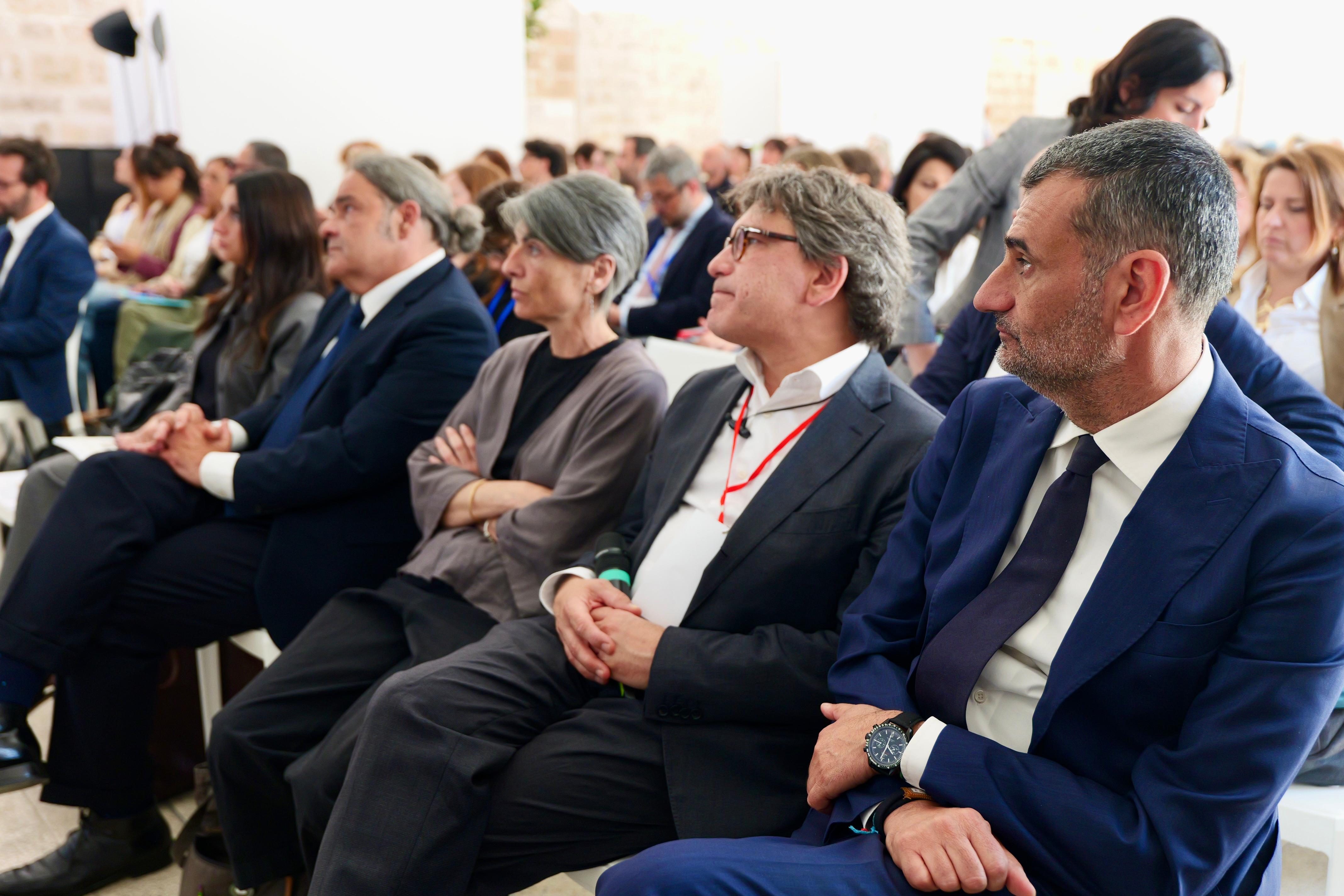 Galleria Nuovo Piano Regionale delle Politiche Migratorie, avviato questa mattina il percorso partecipativo di Regione Puglia con un momento di ricordo di Bakari Sako - Diapositiva 8 di 11