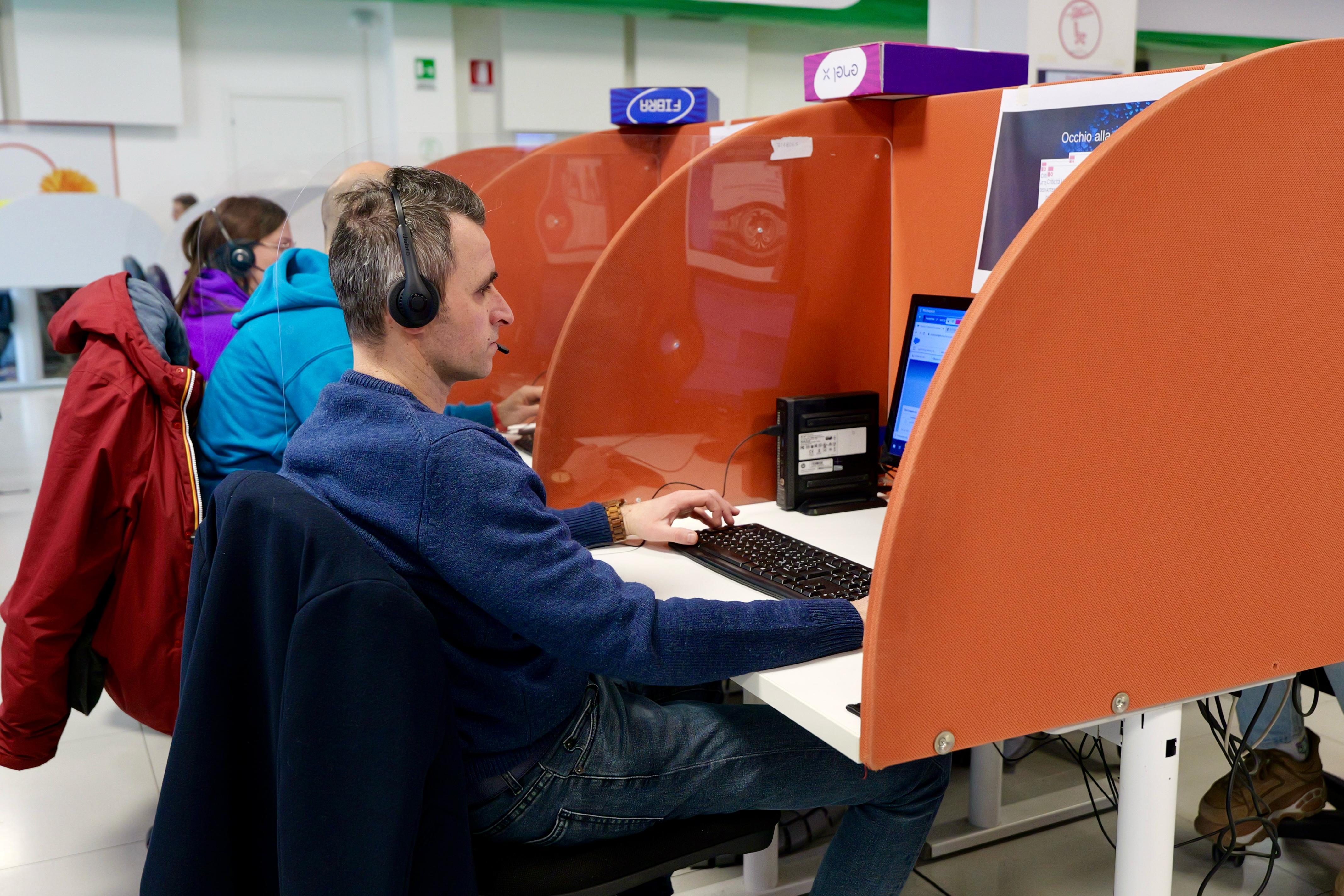 Galleria La tecnologia salva i posti di lavoro: Network Contacts e Regione Puglia evitano i 280 licenziamenti - Diapositiva 15 di 18