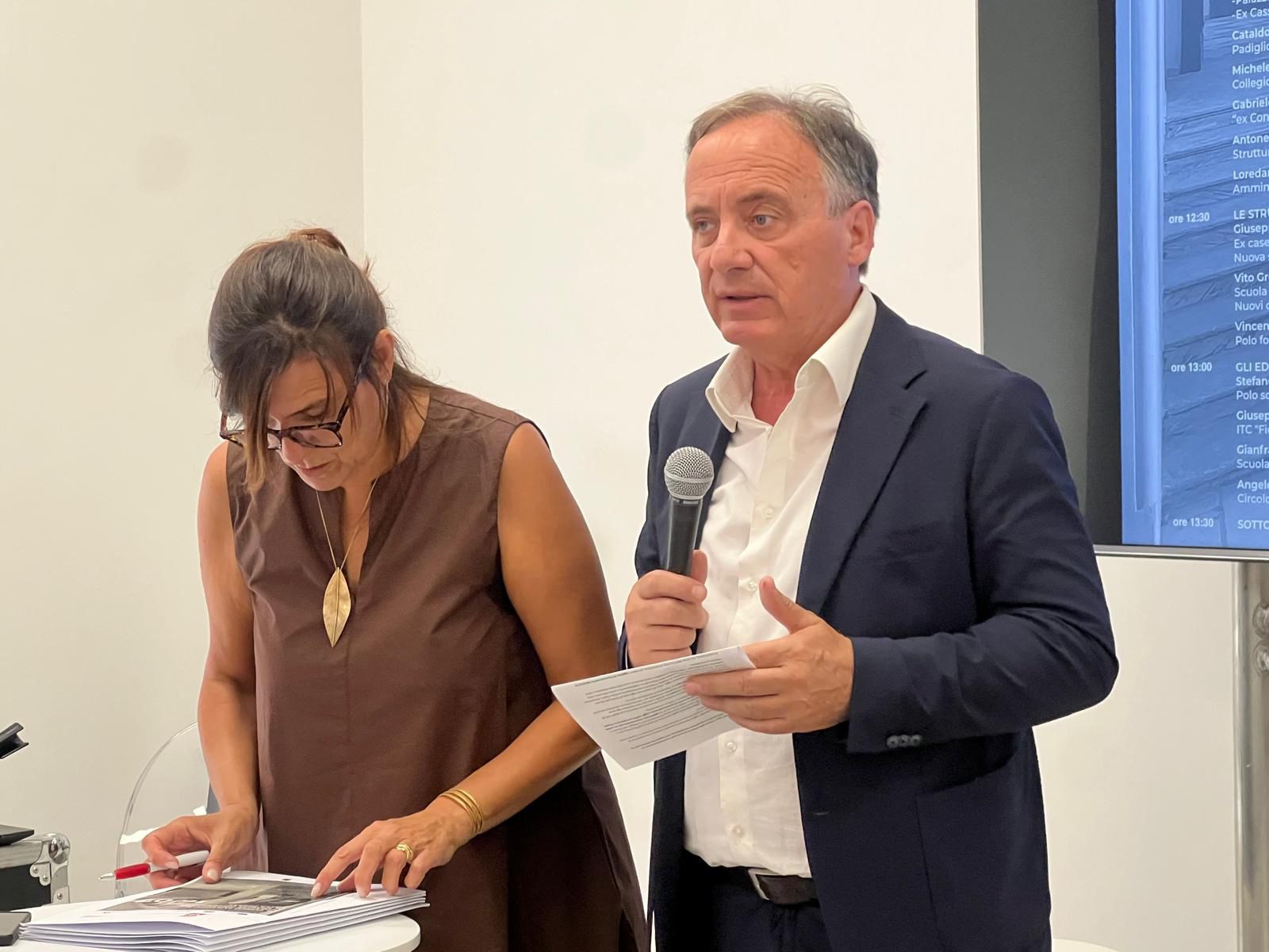 Galleria Emiliano e Leo: “Oltre 300 milioni di euro per il potenziamento di residenze universitarie, scuole, università e spazi per la didattica. Un traguardo storico per la Puglia” - Diapositiva 11 di 11