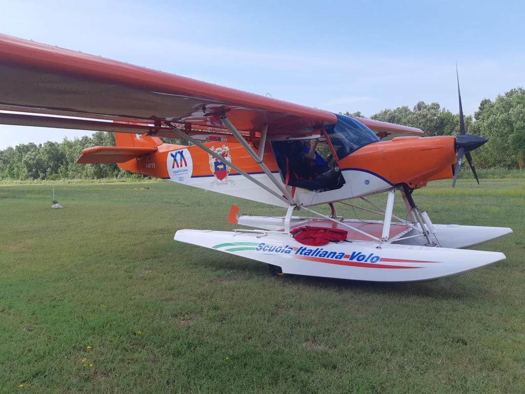 Galleria Idrovolanti con la livrea Taranto 2026 in volo  fra Puglia e Albania - Diapositiva 4 di 6