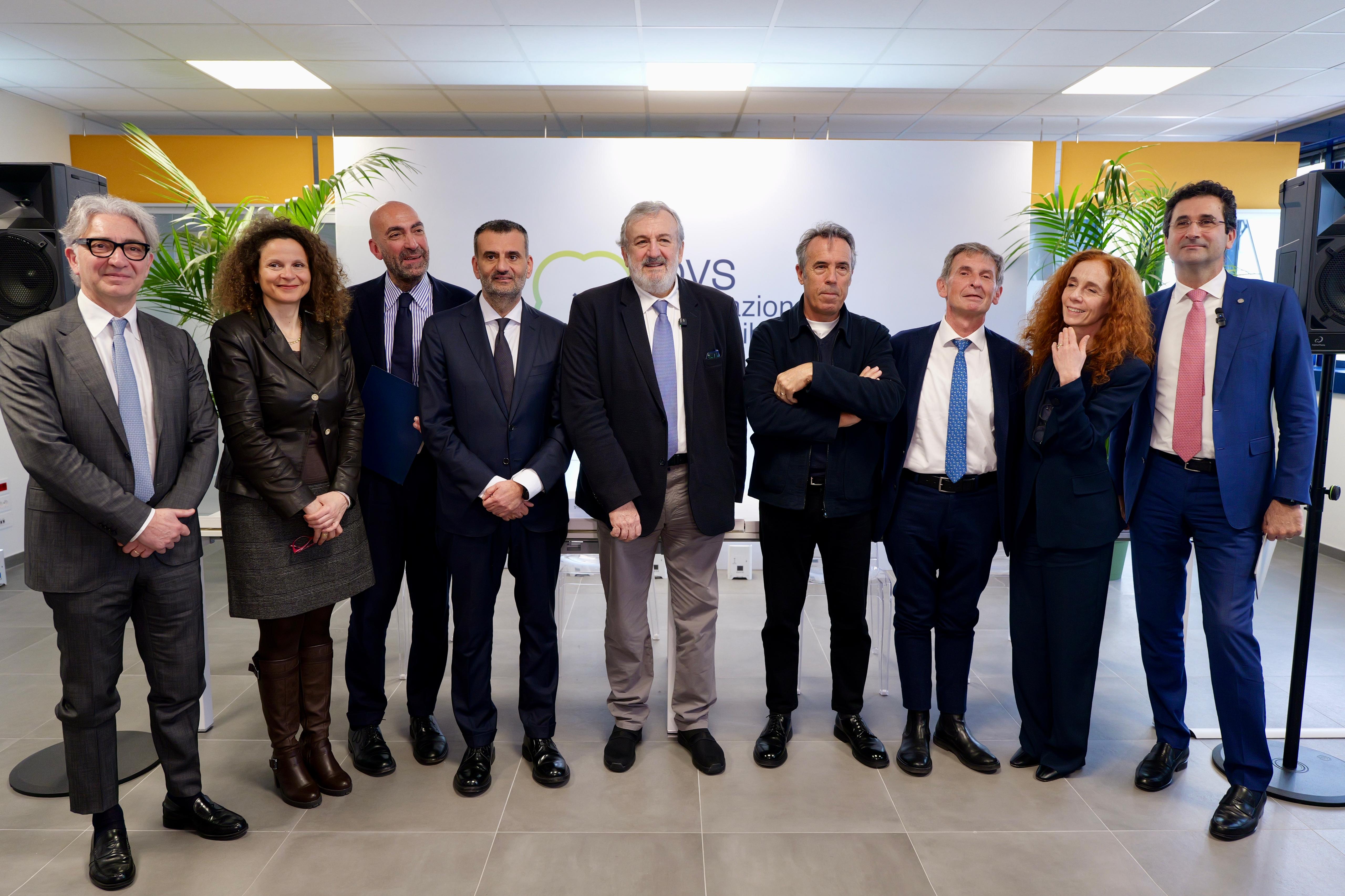 Galleria Gruppo OVS presenta in Puglia il nuovo polo di innovazione tecnologica e il centro evoluto per il riutilizzo dei capi in ottica di economia circolare - Diapositiva 1 di 11