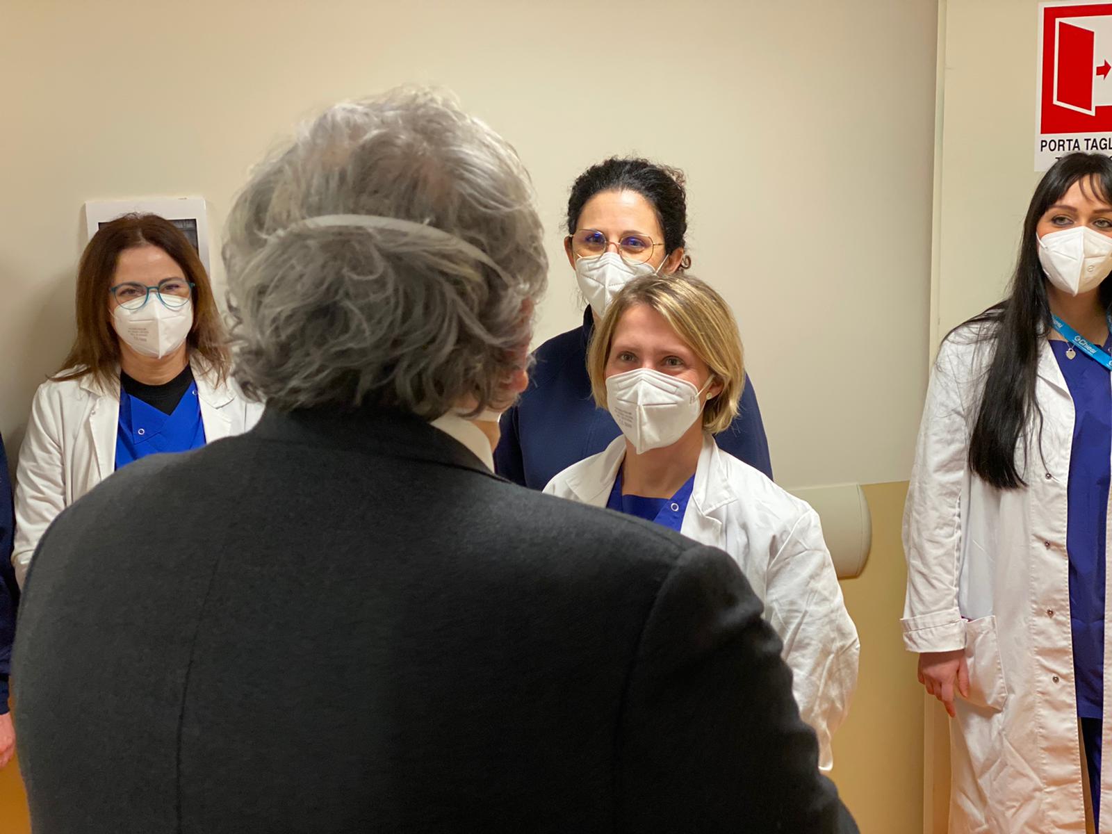 Galleria Potenziamento della rete ospedaliera. Attivati sedici posti di terapia intensiva respiratoria Covid al Dea “V. Fazzi” - Diapositiva 12 di 19