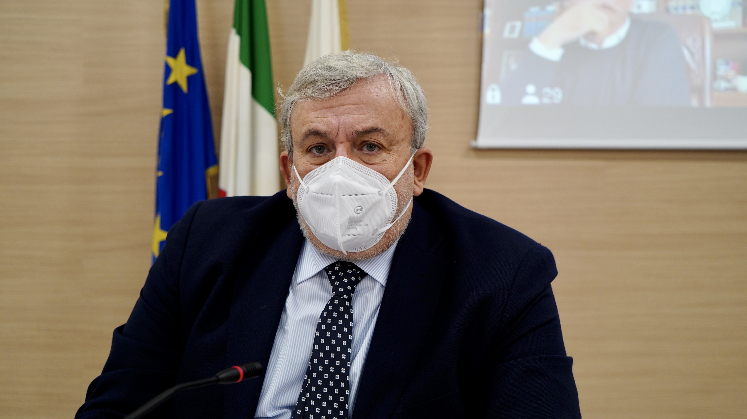 Galleria INCONTRO TRA EMILIANO E PARLAMENTARI ED EUROPARLAMENTARI DI GOVERNO SUL PROGRAMMA DELLA PUGLIA - Diapositiva 10 di 11