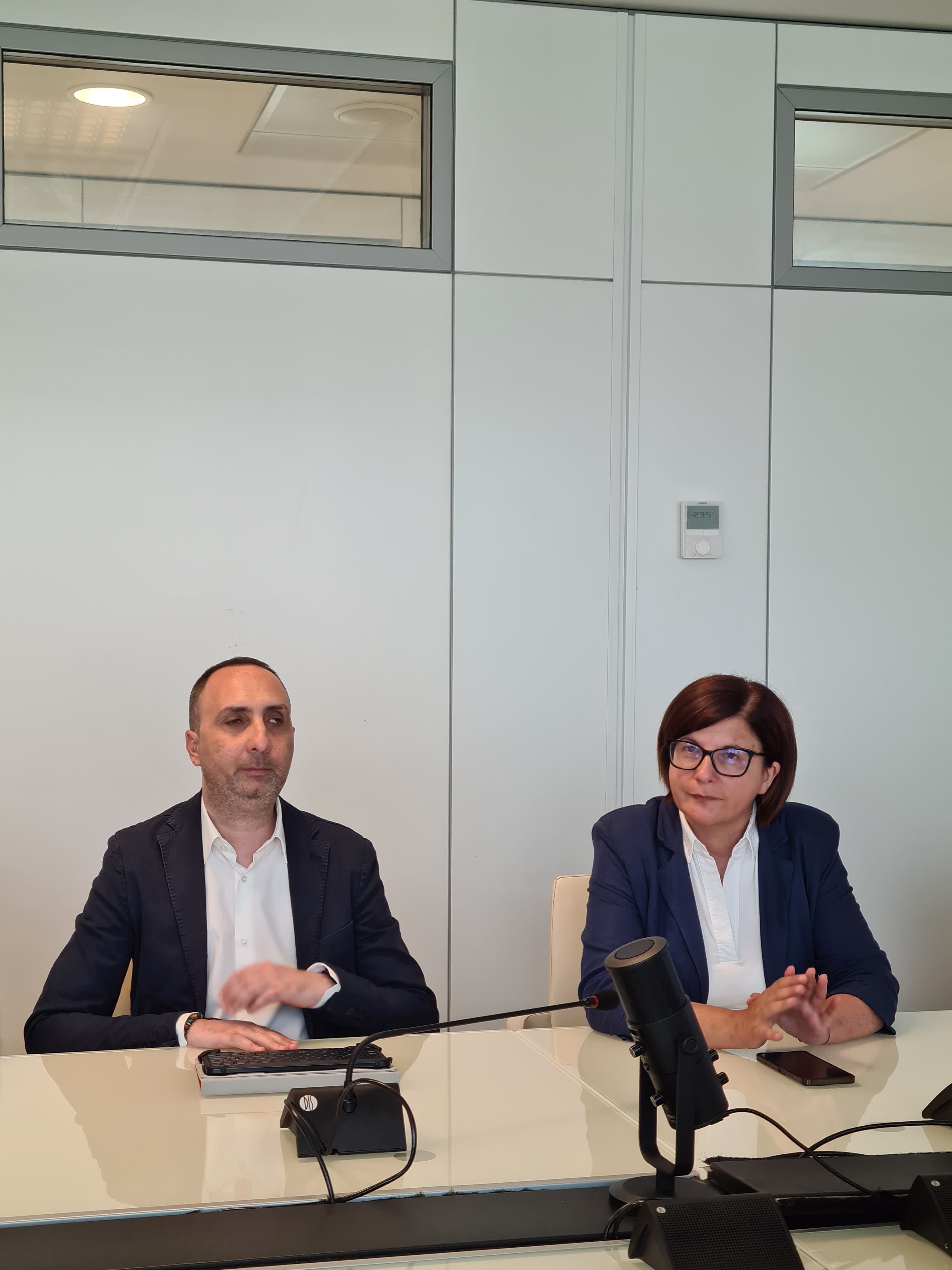 Galleria L’assessore Ciliento incontra il Garante regionale delle persone con disabilità per presentare la piattaforma sperimentale per le gratuità nei trasporti - Diapositiva 1 di 4