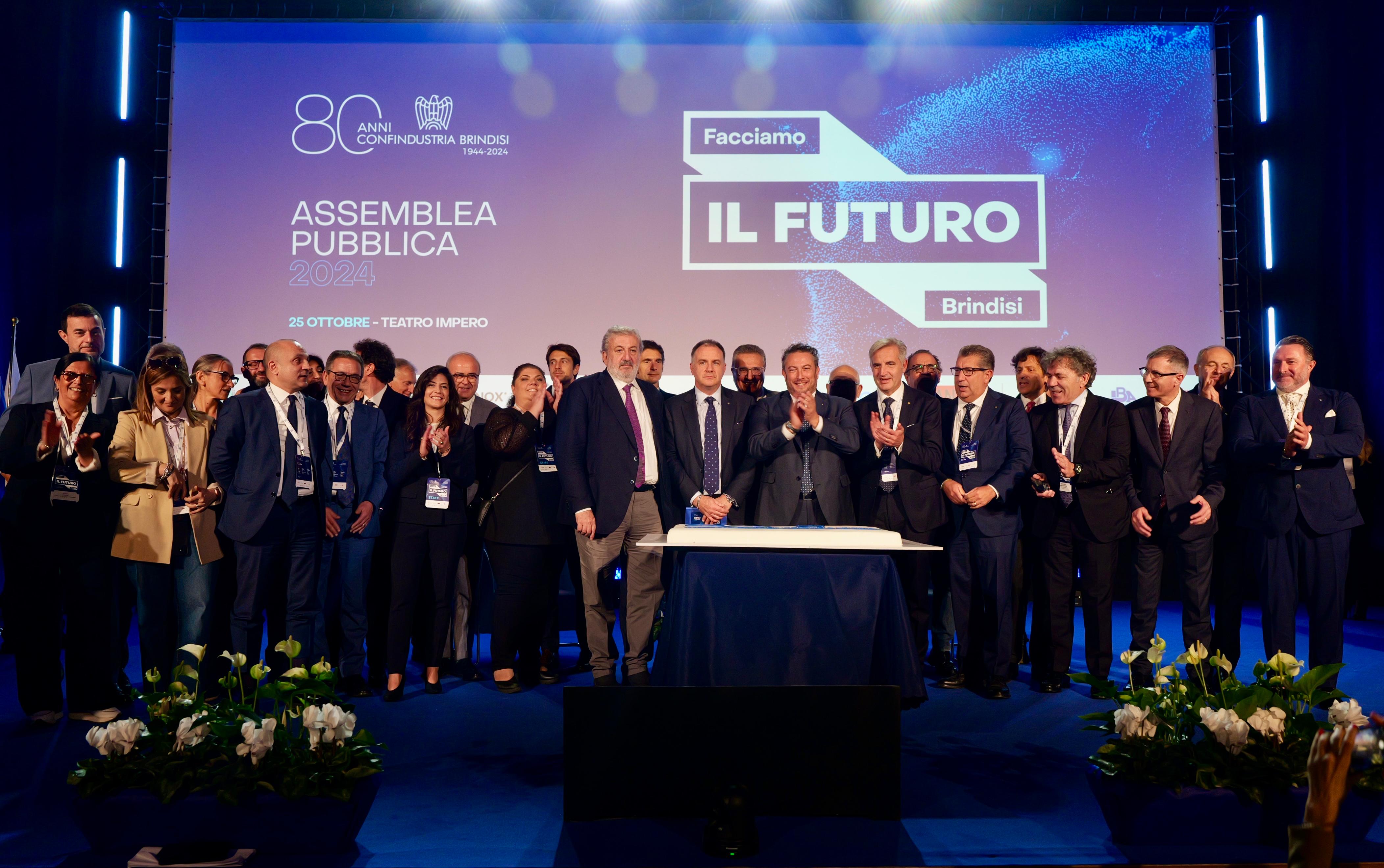 Galleria Il presidente Emiliano all’evento per gli 80 anni di Confindustria Brindisi: “Per le dismissioni di Enel e della Chimica la Regione si muove con discrezione, il prezzo non possono pagarlo i lavoratori” - Diapositiva 4 di 7