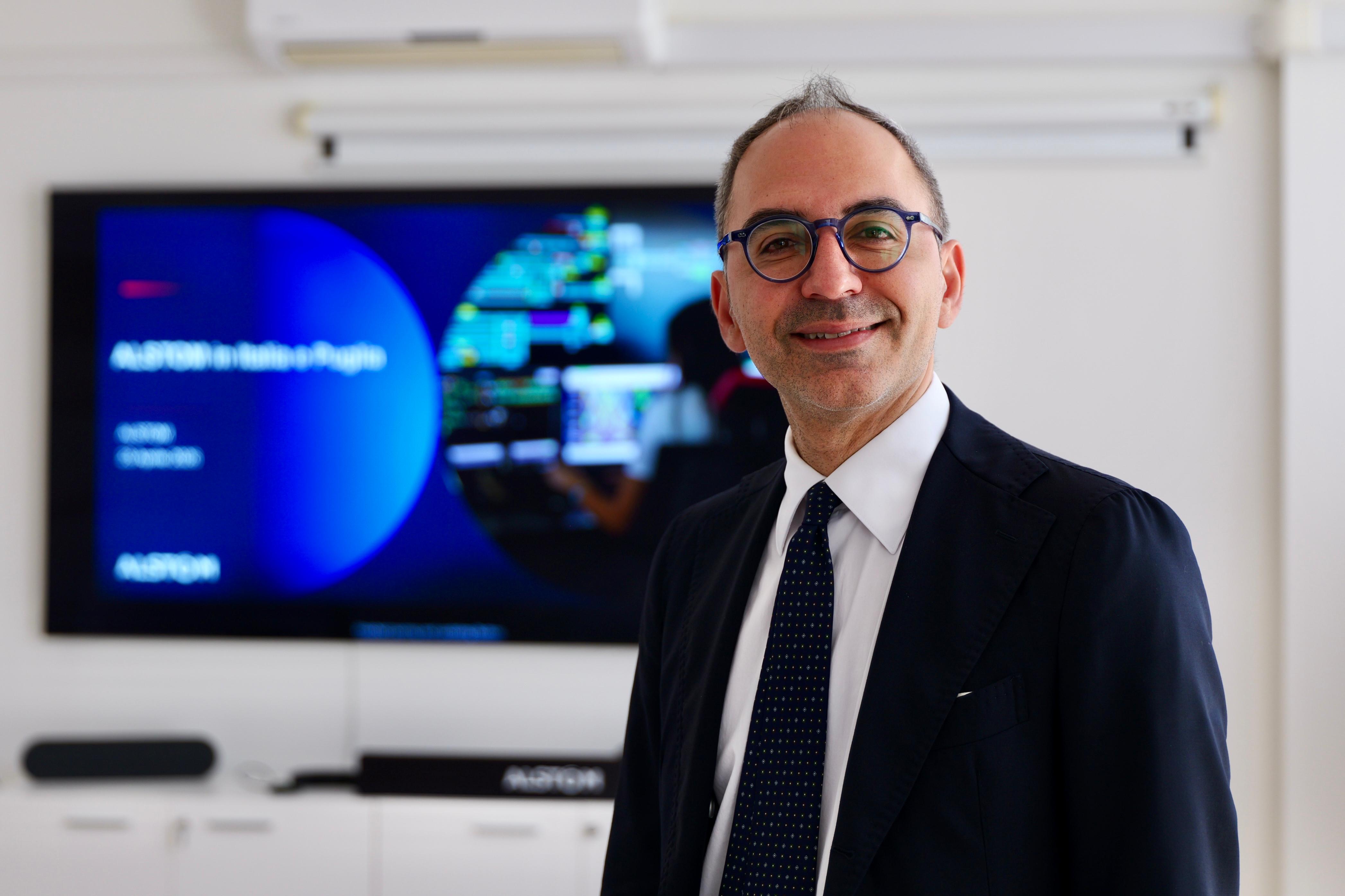 Galleria Trasporti, l’assessore Piemontese in visita alla sede Alstom di Modugno (Bari), dove si lavora sulle tecnologie applicate alla mobilità e alla sicurezza del trasporto ferroviario - Diapositiva 10 di 14