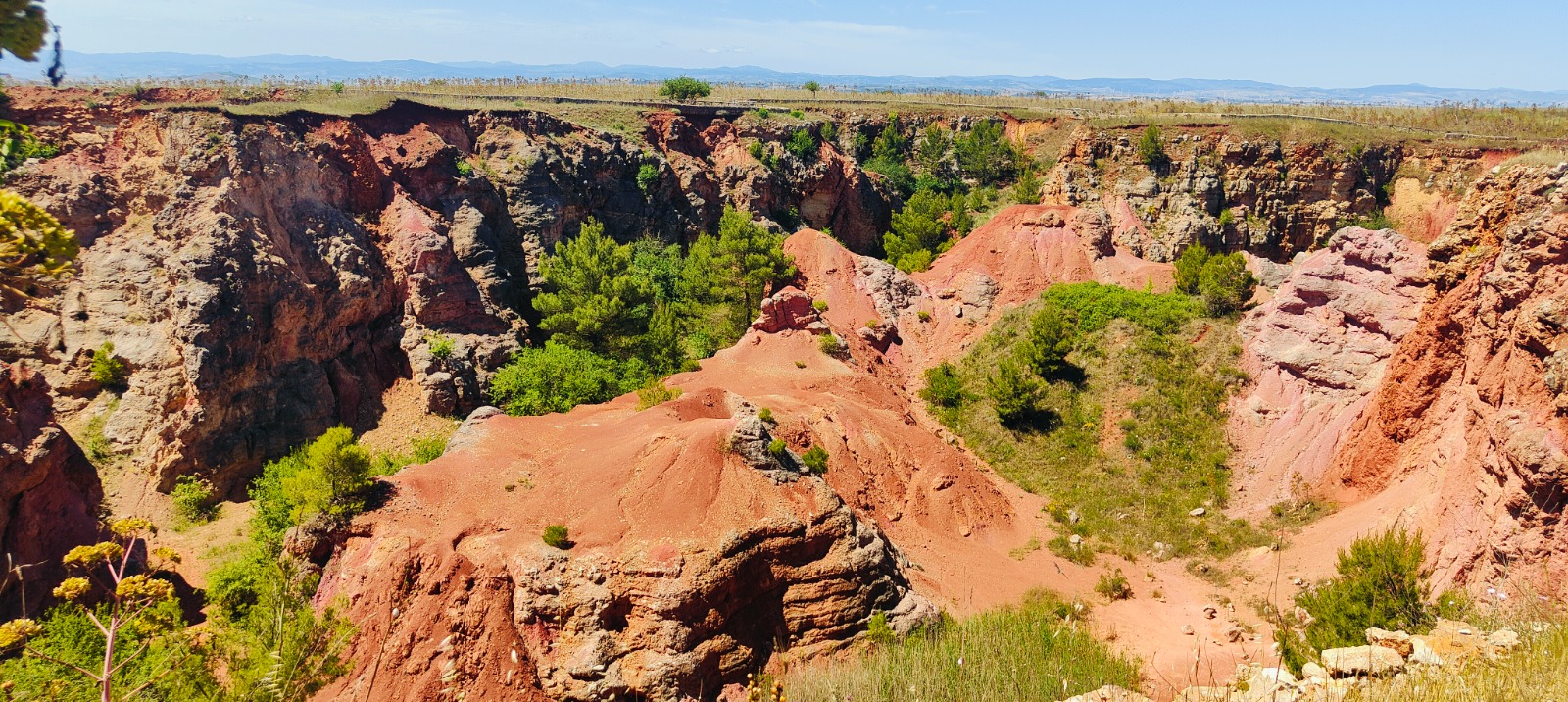 Galleria Riaprono le Miniere di Bauxite nel Parco Nazionale dell'Alta Murgia: l’inaugurazione in occasione della Giornata Mondiale dell’Ambiente - Diapositiva 5 di 7