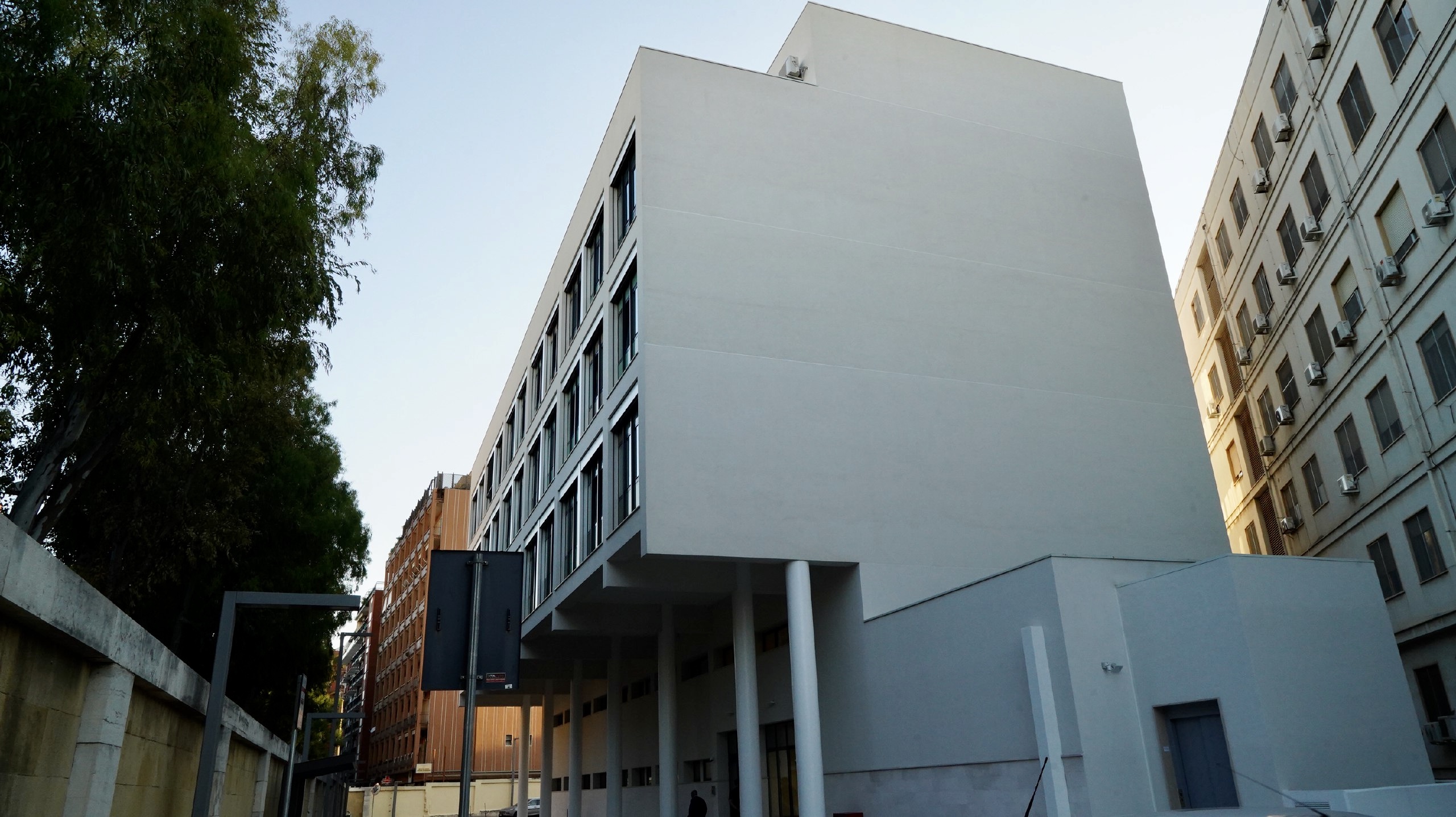 Galleria Inaugurato,con il presidente Emiliano, il nuovo padiglione di Nefrologia e dialisi del Policlinico di Bari  Strumentazioni hi-tech, spazi per la telemedicina e aule studio - Diapositiva 11 di 18