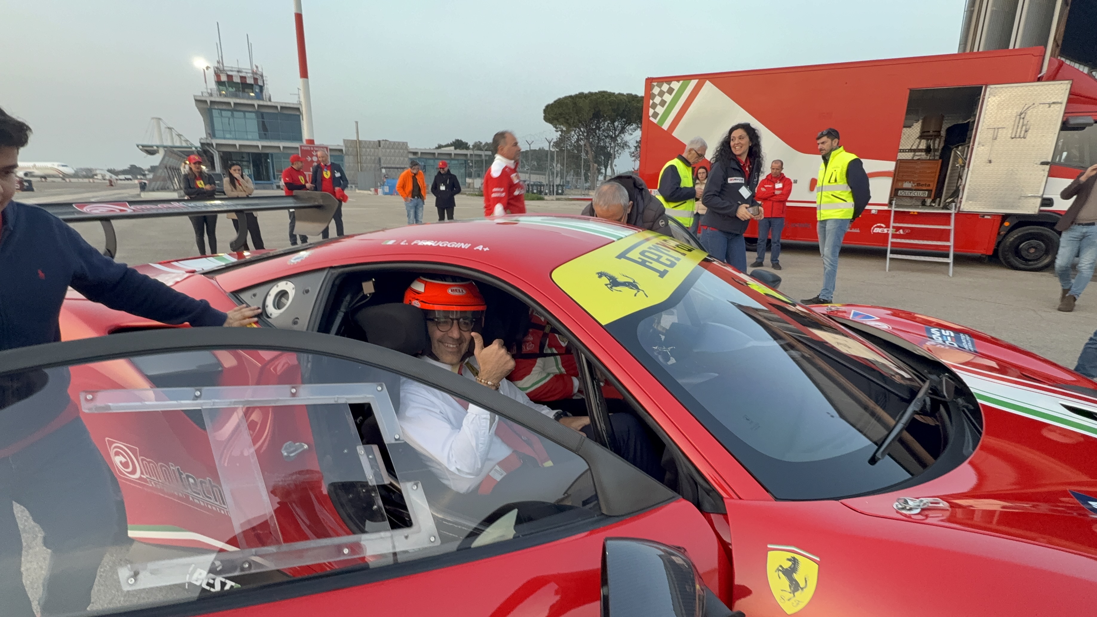 Galleria Test Ferrari ad alta velocità sulla pista dell'aeroporto di Foggia - Diapositiva 3 di 8